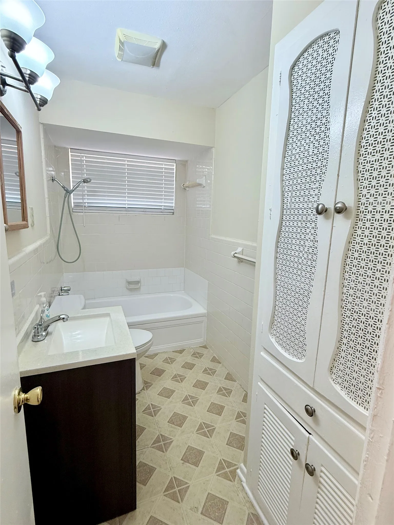 Single Family Residence For Sale in Dallas County , 1310 Hampshire Lane, Richardson, Texas 75080, 3 Bedroom, 2 Bathroom, 2 Garage spaces, 1,199 Sqft, built in 1959, mls#21393737, Real Estate Agent in Richardson, Homes For Sale in Dallas county, Homes For Sale in Richardson, Realtor in Richardson Texas, Real Estate Brokerage Independent Realty Texas, Luminita Cordes Realtor
