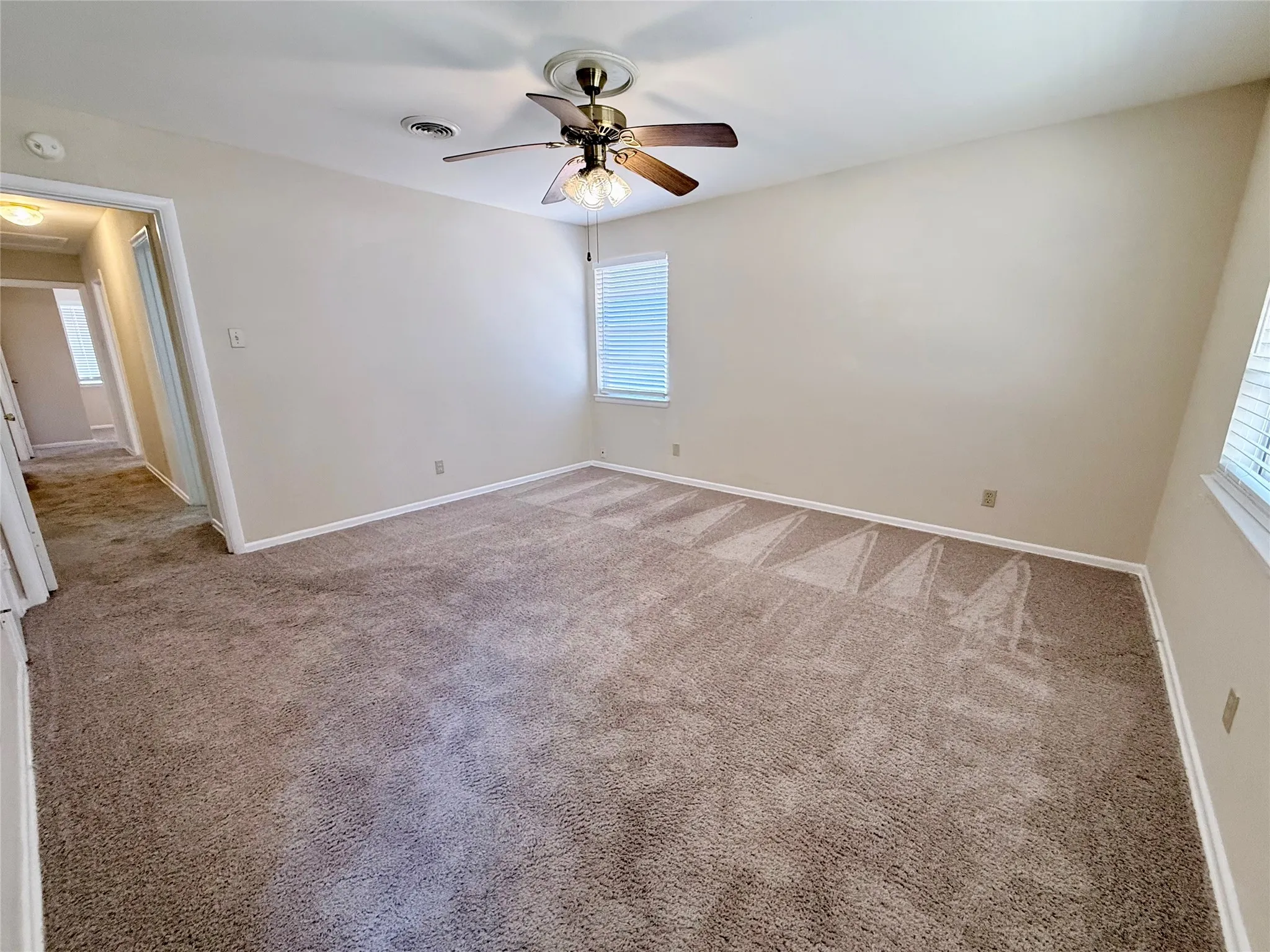 Single Family Residence For Sale in Dallas County , 1310 Hampshire Lane, Richardson, Texas 75080, 3 Bedroom, 2 Bathroom, 2 Garage spaces, 1,199 Sqft, built in 1959, mls#21393737, Real Estate Agent in Richardson, Homes For Sale in Dallas county, Homes For Sale in Richardson, Realtor in Richardson Texas, Real Estate Brokerage Independent Realty Texas, Luminita Cordes Realtor