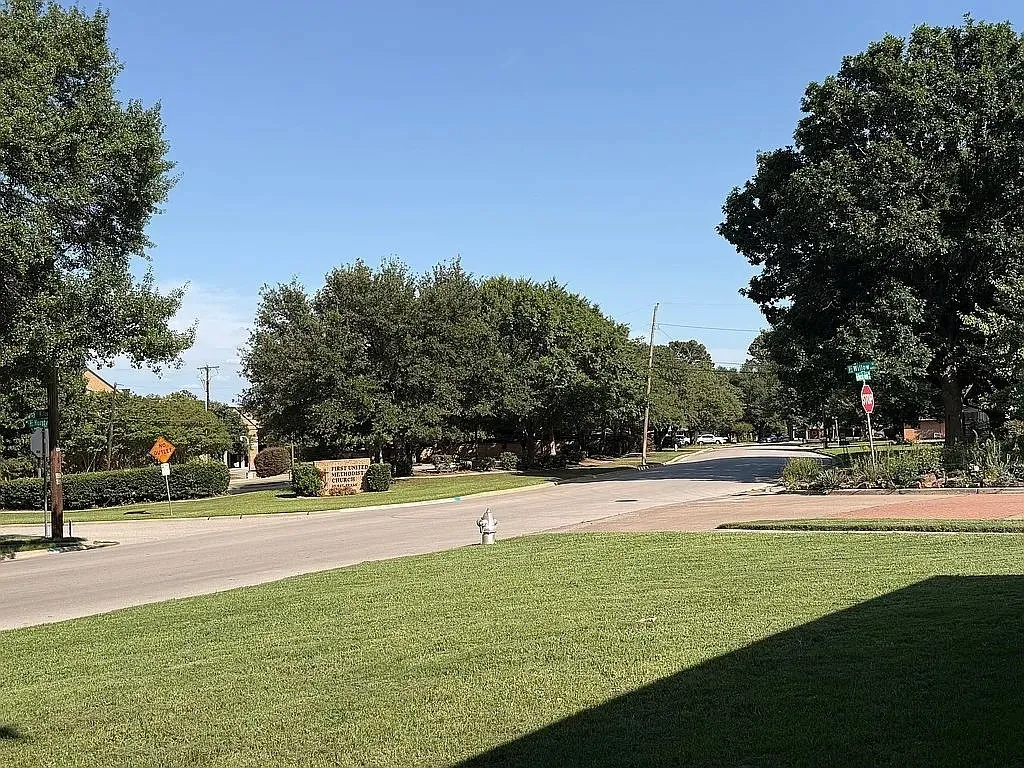 Single Family Residence For Sale in Tarrant County , 721 Hurstview Drive, Hurst, Texas 76053, 3 Bedroom, 2 Bathroom, 1 Garage spaces, 1,815 Sqft, built in 1958, mls#21391167, Real Estate Agent in Hurst, Homes For Sale in Tarrant county, Homes For Sale in Hurst, Realtor in Hurst Texas, Real Estate Brokerage Independent Realty Texas, Luminita Cordes Realtor