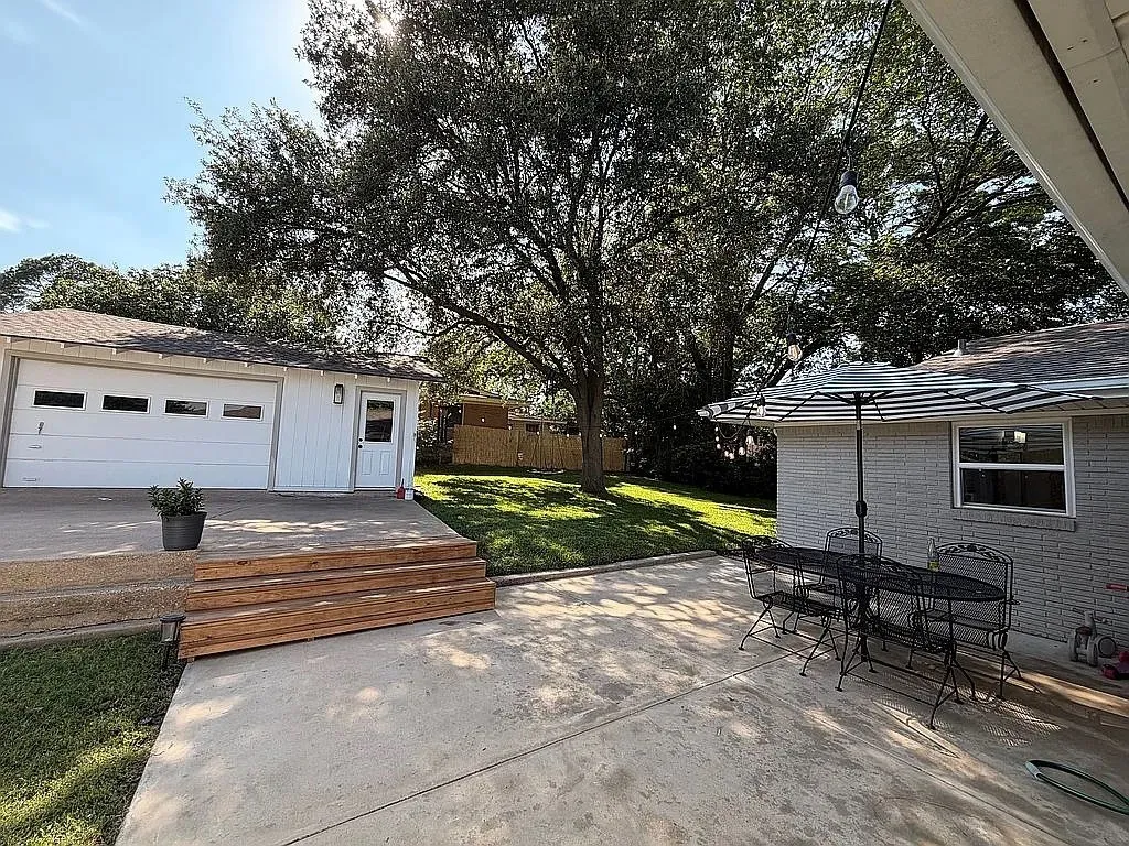 Single Family Residence For Sale in Tarrant County , 721 Hurstview Drive, Hurst, Texas 76053, 3 Bedroom, 2 Bathroom, 1 Garage spaces, 1,815 Sqft, built in 1958, mls#21391167, Real Estate Agent in Hurst, Homes For Sale in Tarrant county, Homes For Sale in Hurst, Realtor in Hurst Texas, Real Estate Brokerage Independent Realty Texas, Luminita Cordes Realtor