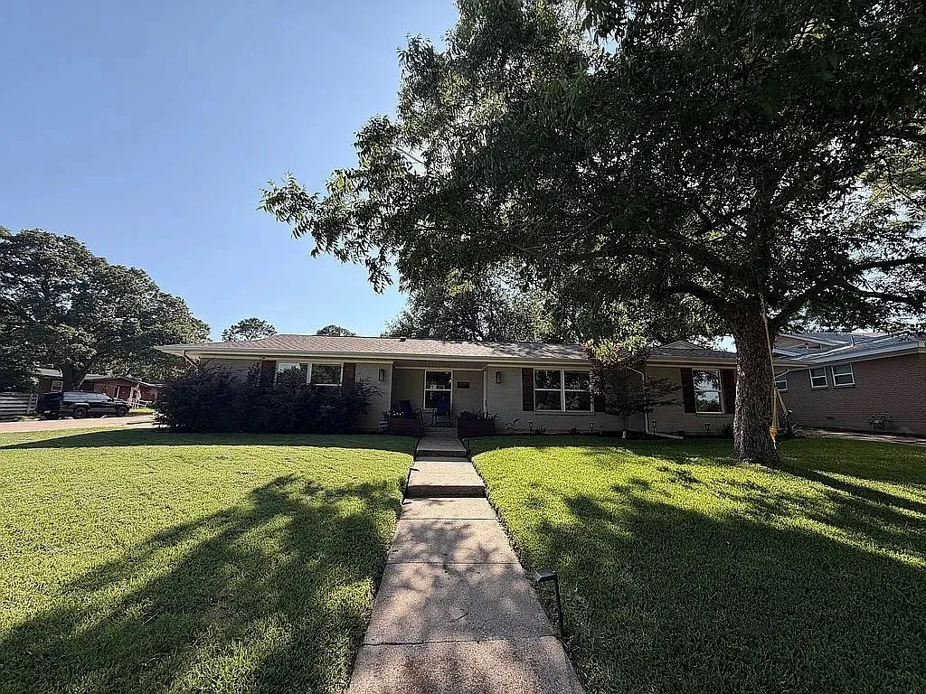 Single Family Residence For Sale in Tarrant County , 721 Hurstview Drive, Hurst, Texas 76053, 3 Bedroom, 2 Bathroom, 1 Garage spaces, 1,815 Sqft, built in 1958, mls#21391167, Real Estate Agent in Hurst, Homes For Sale in Tarrant county, Homes For Sale in Hurst, Realtor in Hurst Texas, Real Estate Brokerage Independent Realty Texas, Luminita Cordes Realtor
