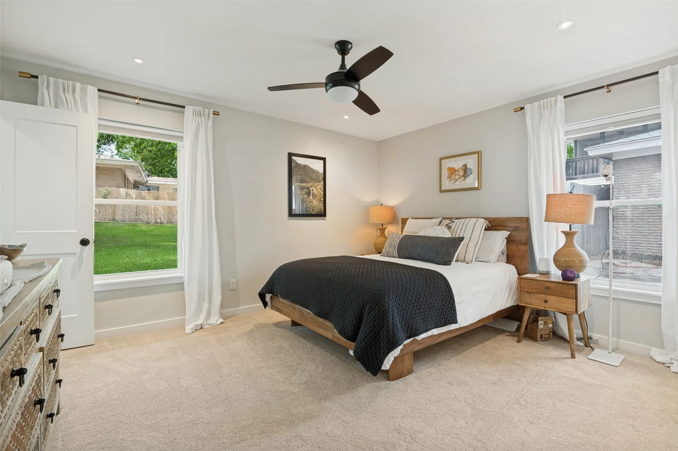 Single Family Residence For Sale in Tarrant County , 721 Hurstview Drive, Hurst, Texas 76053, 3 Bedroom, 2 Bathroom, 1 Garage spaces, 1,815 Sqft, built in 1958, mls#21391167, Real Estate Agent in Hurst, Homes For Sale in Tarrant county, Homes For Sale in Hurst, Realtor in Hurst Texas, Real Estate Brokerage Independent Realty Texas, Luminita Cordes Realtor