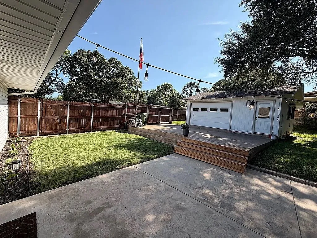 Single Family Residence For Sale in Tarrant County , 721 Hurstview Drive, Hurst, Texas 76053, 3 Bedroom, 2 Bathroom, 1 Garage spaces, 1,815 Sqft, built in 1958, mls#21391167, Real Estate Agent in Hurst, Homes For Sale in Tarrant county, Homes For Sale in Hurst, Realtor in Hurst Texas, Real Estate Brokerage Independent Realty Texas, Luminita Cordes Realtor