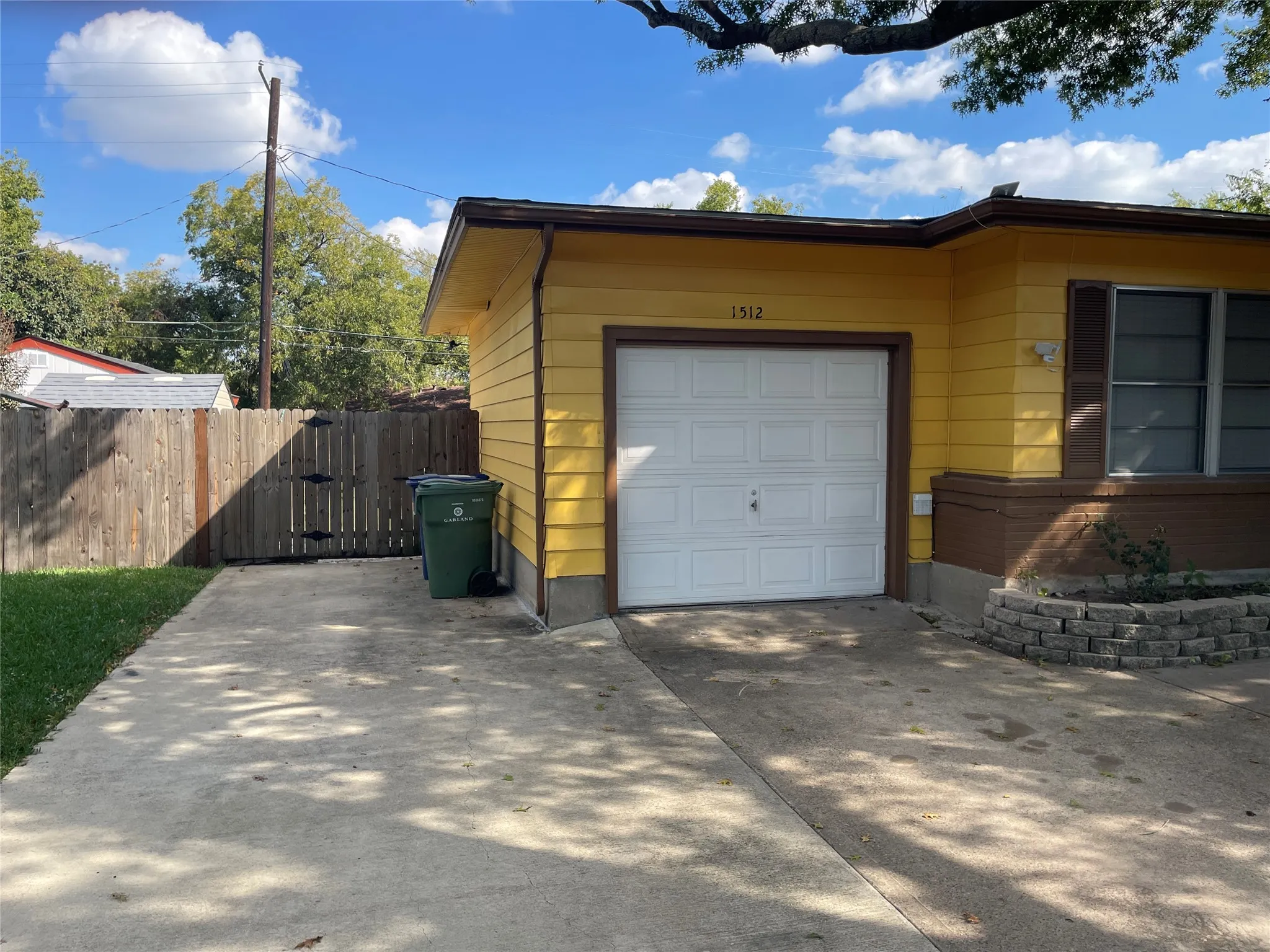Single Family Residence For Rent in Dallas County , 1512 Hilltop Drive, Garland, Texas 75042, 3 Bedroom, 1 Bathroom, 1 Garage spaces, 1,104 Sqft, built in 1954, mls#21393743, Real Estate Agent in Garland, Homes For Rent in Dallas county, Homes For Rent in Garland, Realtor in Garland Texas, Real Estate Brokerage Independent Realty Texas, Luminita Cordes Realtor