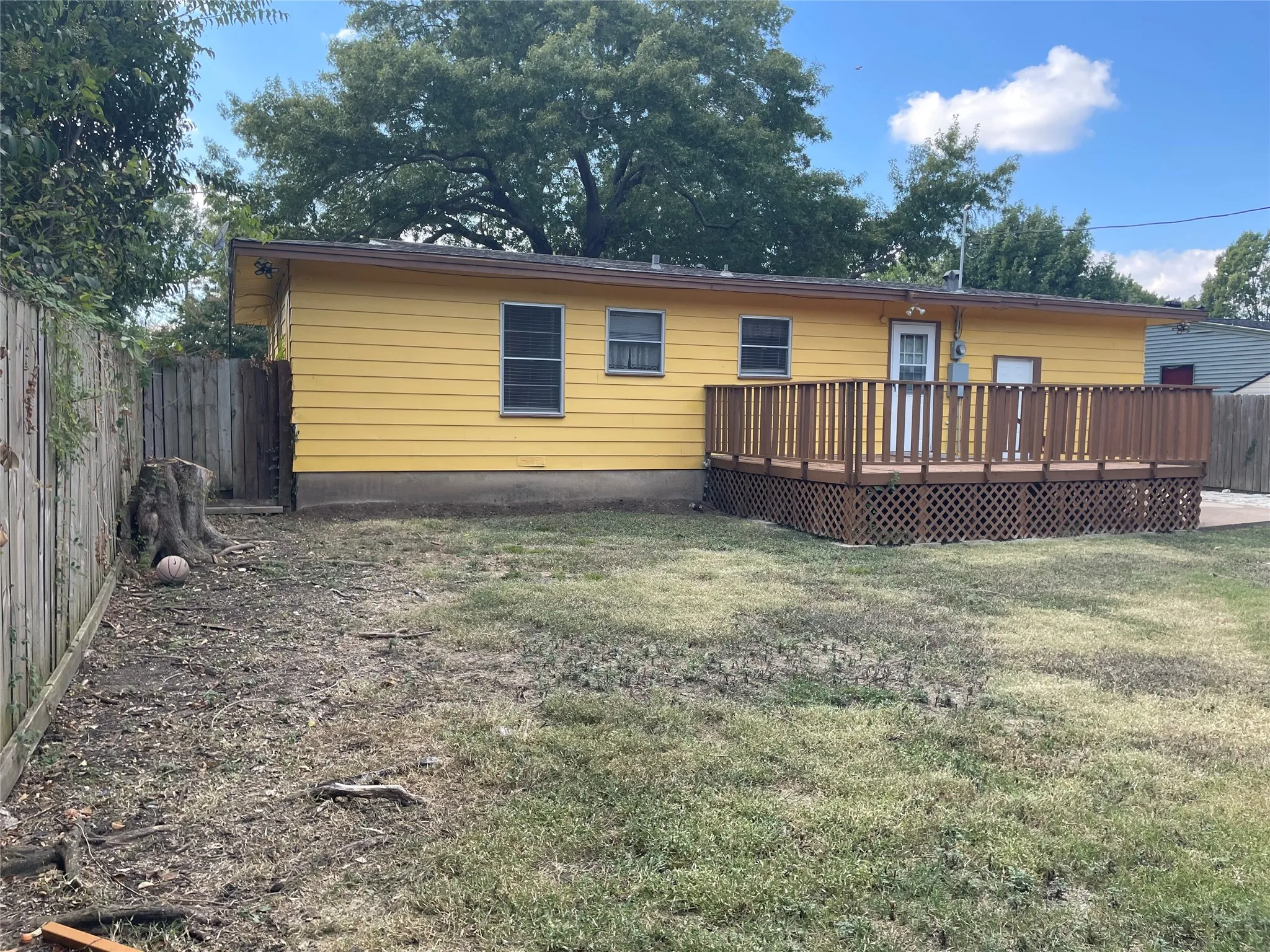 Single Family Residence For Rent in Dallas County , 1512 Hilltop Drive, Garland, Texas 75042, 3 Bedroom, 1 Bathroom, 1 Garage spaces, 1,104 Sqft, built in 1954, mls#21393743, Real Estate Agent in Garland, Homes For Rent in Dallas county, Homes For Rent in Garland, Realtor in Garland Texas, Real Estate Brokerage Independent Realty Texas, Luminita Cordes Realtor