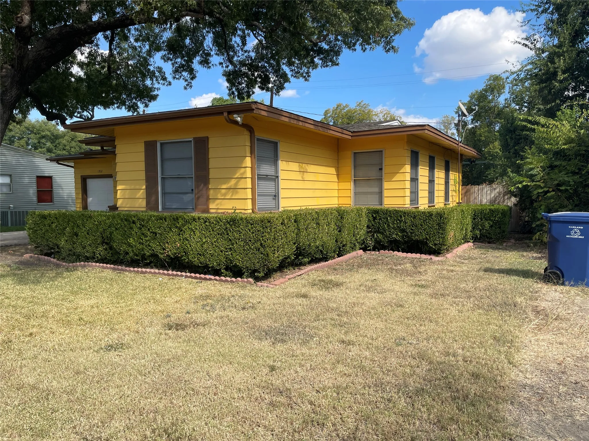 Single Family Residence For Rent in Dallas County , 1512 Hilltop Drive, Garland, Texas 75042, 3 Bedroom, 1 Bathroom, 1 Garage spaces, 1,104 Sqft, built in 1954, mls#21393743, Real Estate Agent in Garland, Homes For Rent in Dallas county, Homes For Rent in Garland, Realtor in Garland Texas, Real Estate Brokerage Independent Realty Texas, Luminita Cordes Realtor