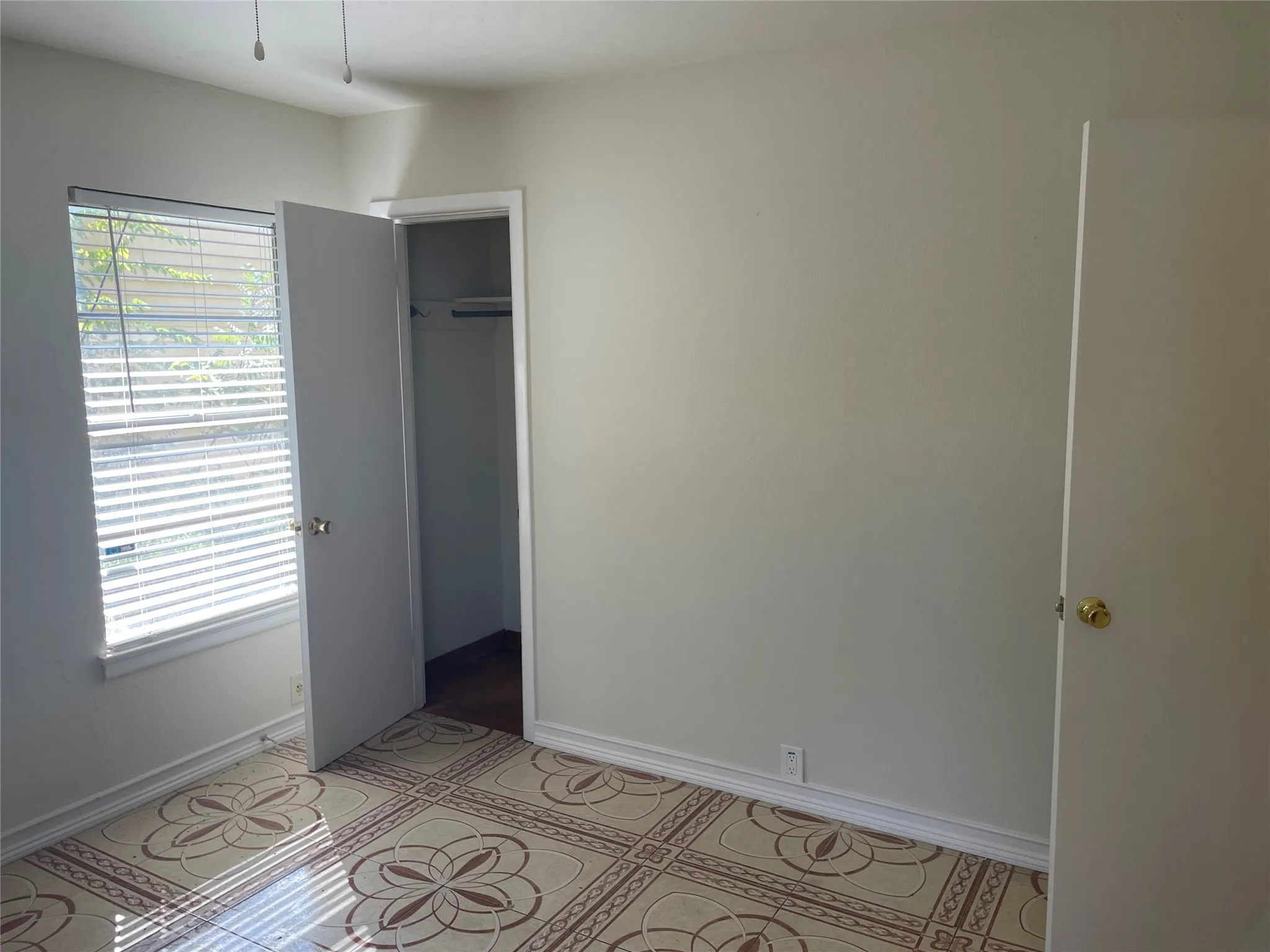 Single Family Residence For Rent in Dallas County , 1512 Hilltop Drive, Garland, Texas 75042, 3 Bedroom, 1 Bathroom, 1 Garage spaces, 1,104 Sqft, built in 1954, mls#21393743, Real Estate Agent in Garland, Homes For Rent in Dallas county, Homes For Rent in Garland, Realtor in Garland Texas, Real Estate Brokerage Independent Realty Texas, Luminita Cordes Realtor