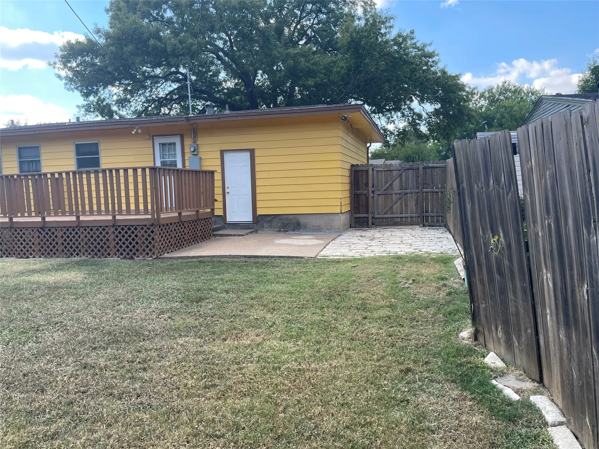 Single Family Residence For Rent in Dallas County , 1512 Hilltop Drive, Garland, Texas 75042, 3 Bedroom, 1 Bathroom, 1 Garage spaces, 1,104 Sqft, built in 1954, mls#21393743, Real Estate Agent in Garland, Homes For Rent in Dallas county, Homes For Rent in Garland, Realtor in Garland Texas, Real Estate Brokerage Independent Realty Texas, Luminita Cordes Realtor