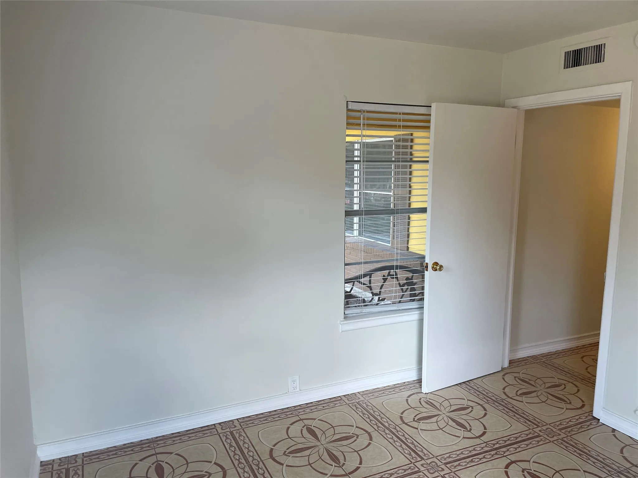 Single Family Residence For Rent in Dallas County , 1512 Hilltop Drive, Garland, Texas 75042, 3 Bedroom, 1 Bathroom, 1 Garage spaces, 1,104 Sqft, built in 1954, mls#21393743, Real Estate Agent in Garland, Homes For Rent in Dallas county, Homes For Rent in Garland, Realtor in Garland Texas, Real Estate Brokerage Independent Realty Texas, Luminita Cordes Realtor