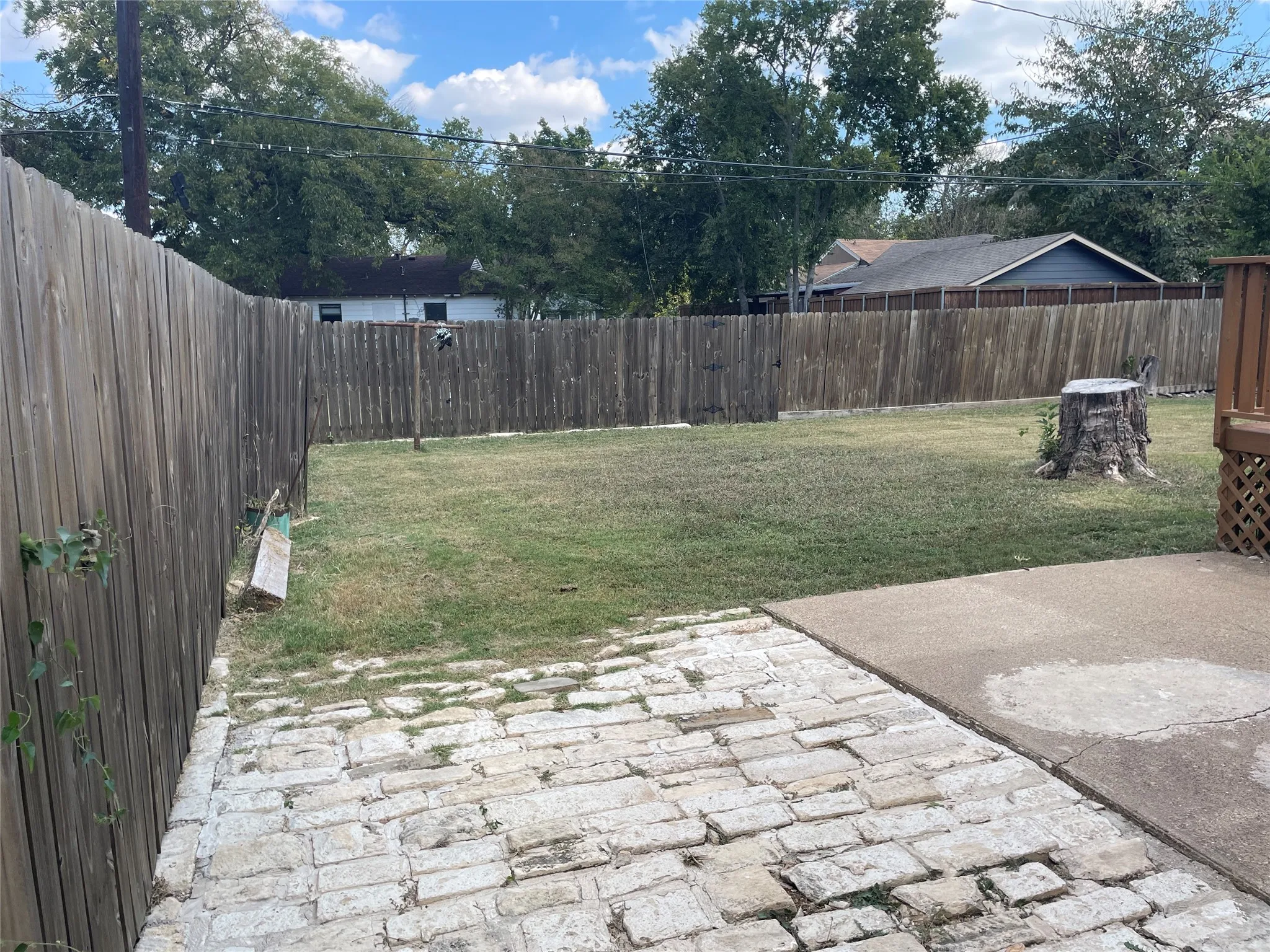 Single Family Residence For Rent in Dallas County , 1512 Hilltop Drive, Garland, Texas 75042, 3 Bedroom, 1 Bathroom, 1 Garage spaces, 1,104 Sqft, built in 1954, mls#21393743, Real Estate Agent in Garland, Homes For Rent in Dallas county, Homes For Rent in Garland, Realtor in Garland Texas, Real Estate Brokerage Independent Realty Texas, Luminita Cordes Realtor
