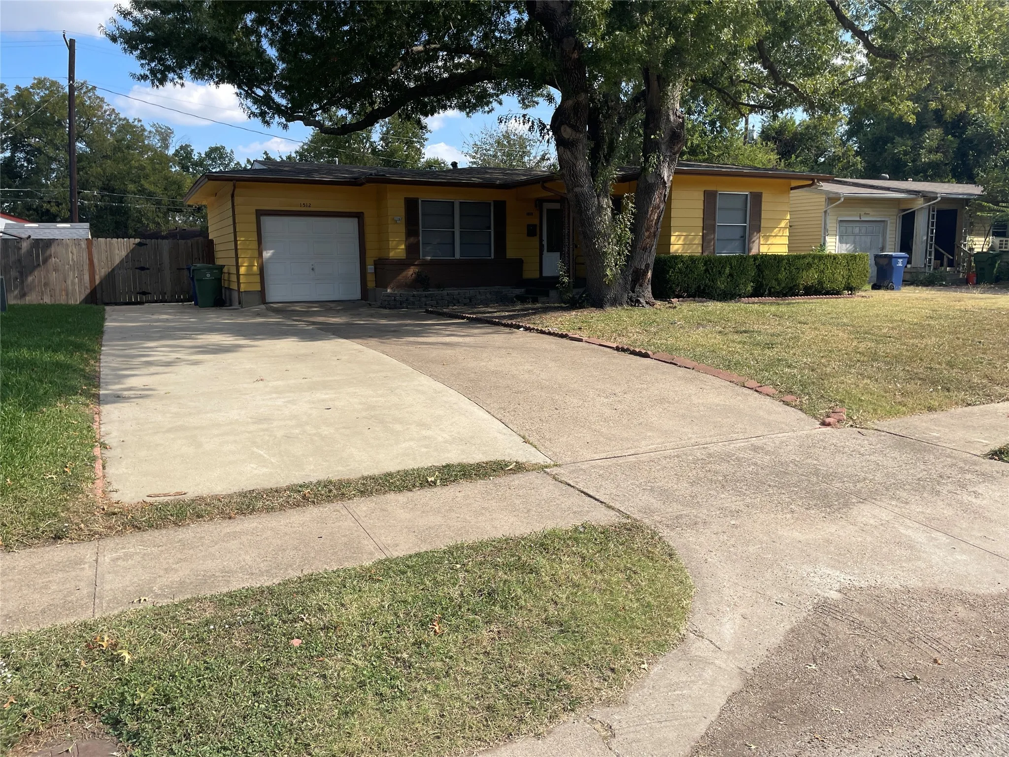 Single Family Residence For Rent in Dallas County , 1512 Hilltop Drive, Garland, Texas 75042, 3 Bedroom, 1 Bathroom, 1 Garage spaces, 1,104 Sqft, built in 1954, mls#21393743, Real Estate Agent in Garland, Homes For Rent in Dallas county, Homes For Rent in Garland, Realtor in Garland Texas, Real Estate Brokerage Independent Realty Texas, Luminita Cordes Realtor