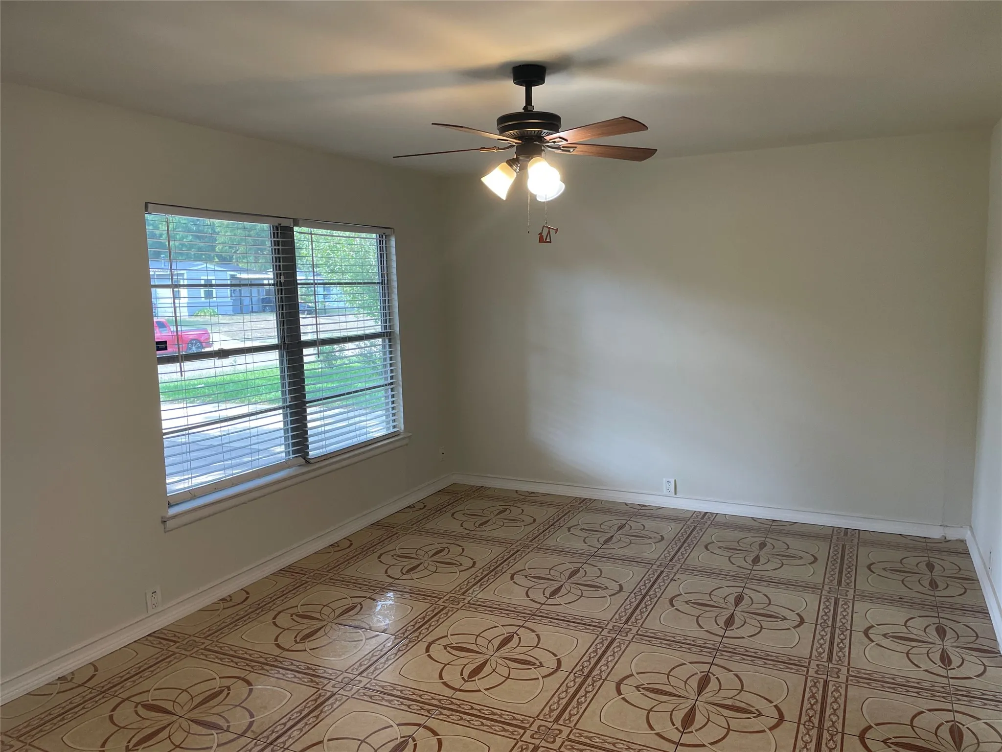 Single Family Residence For Rent in Dallas County , 1512 Hilltop Drive, Garland, Texas 75042, 3 Bedroom, 1 Bathroom, 1 Garage spaces, 1,104 Sqft, built in 1954, mls#21393743, Real Estate Agent in Garland, Homes For Rent in Dallas county, Homes For Rent in Garland, Realtor in Garland Texas, Real Estate Brokerage Independent Realty Texas, Luminita Cordes Realtor