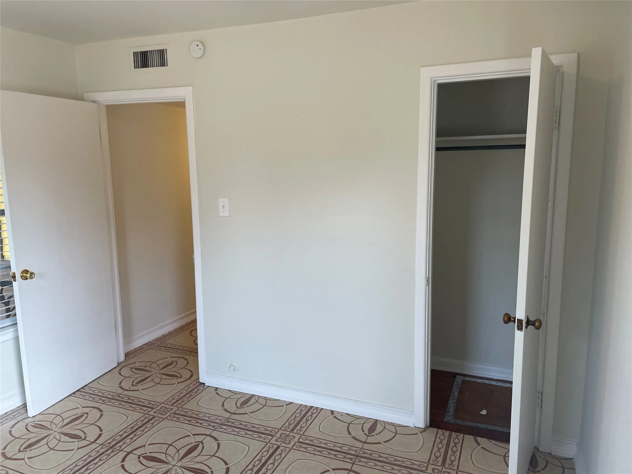 Single Family Residence For Rent in Dallas County , 1512 Hilltop Drive, Garland, Texas 75042, 3 Bedroom, 1 Bathroom, 1 Garage spaces, 1,104 Sqft, built in 1954, mls#21393743, Real Estate Agent in Garland, Homes For Rent in Dallas county, Homes For Rent in Garland, Realtor in Garland Texas, Real Estate Brokerage Independent Realty Texas, Luminita Cordes Realtor