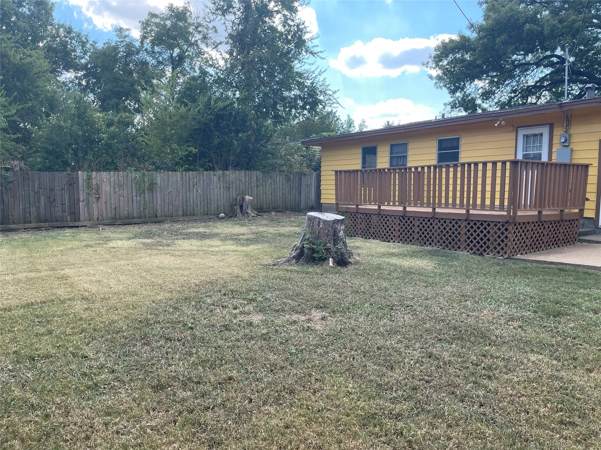 Single Family Residence For Rent in Dallas County , 1512 Hilltop Drive, Garland, Texas 75042, 3 Bedroom, 1 Bathroom, 1 Garage spaces, 1,104 Sqft, built in 1954, mls#21393743, Real Estate Agent in Garland, Homes For Rent in Dallas county, Homes For Rent in Garland, Realtor in Garland Texas, Real Estate Brokerage Independent Realty Texas, Luminita Cordes Realtor