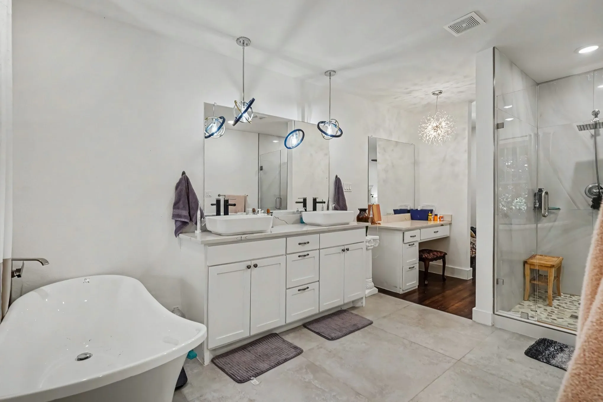 Single Family Residence For Sale in Tarrant County , 2532 6th Avenue, Fort Worth, Texas 76110, 3 Bedroom, 4 Bathroom, Garage spaces, 3,074 Sqft, built in 1924, mls#21386193, Real Estate Agent in Fort Worth, Homes For Sale in Tarrant county, Homes For Sale in Fort Worth, Realtor in Fort Worth Texas, Real Estate Brokerage Independent Realty Texas, Luminita Cordes Realtor