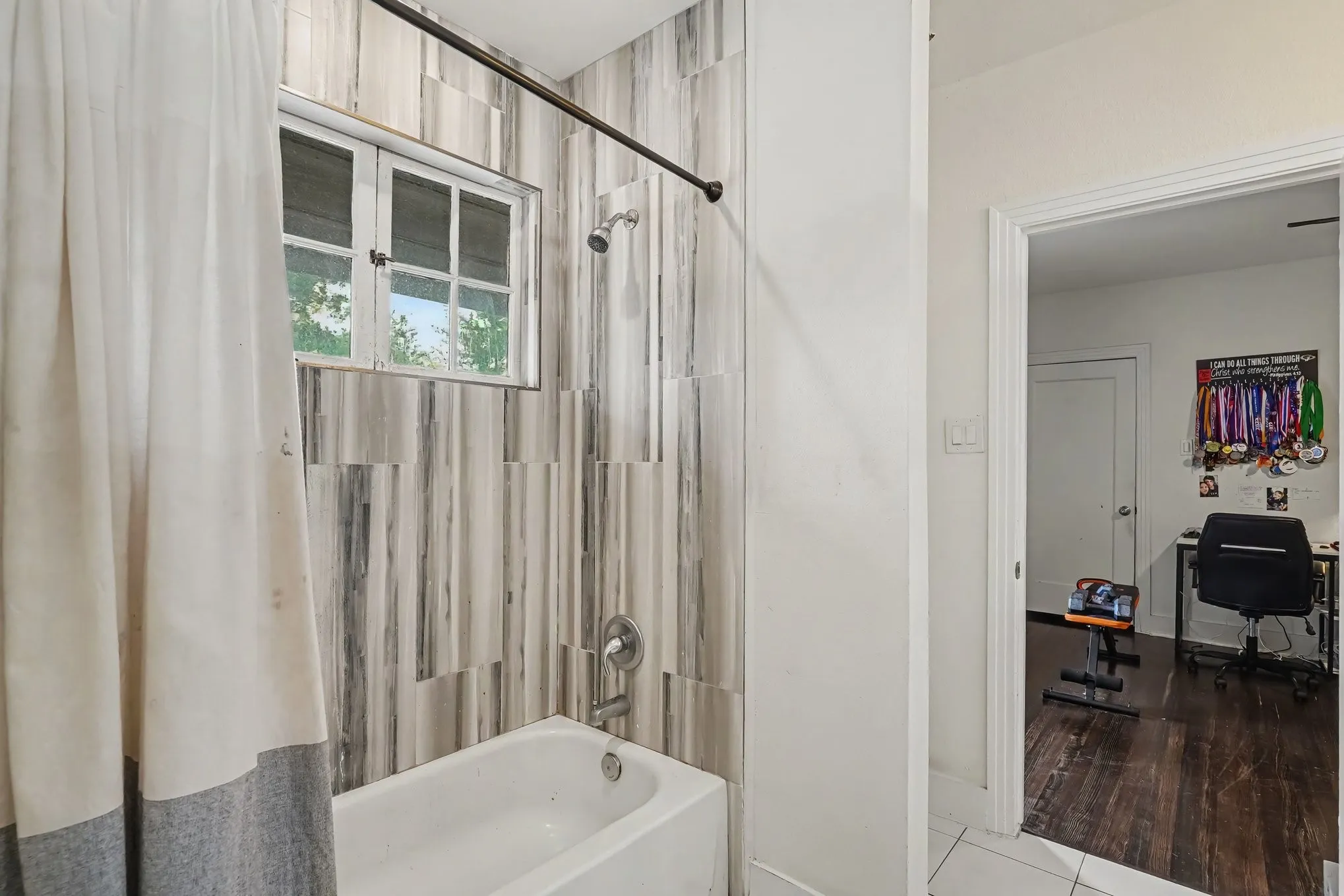 Single Family Residence For Sale in Tarrant County , 2532 6th Avenue, Fort Worth, Texas 76110, 3 Bedroom, 4 Bathroom, Garage spaces, 3,074 Sqft, built in 1924, mls#21386193, Real Estate Agent in Fort Worth, Homes For Sale in Tarrant county, Homes For Sale in Fort Worth, Realtor in Fort Worth Texas, Real Estate Brokerage Independent Realty Texas, Luminita Cordes Realtor