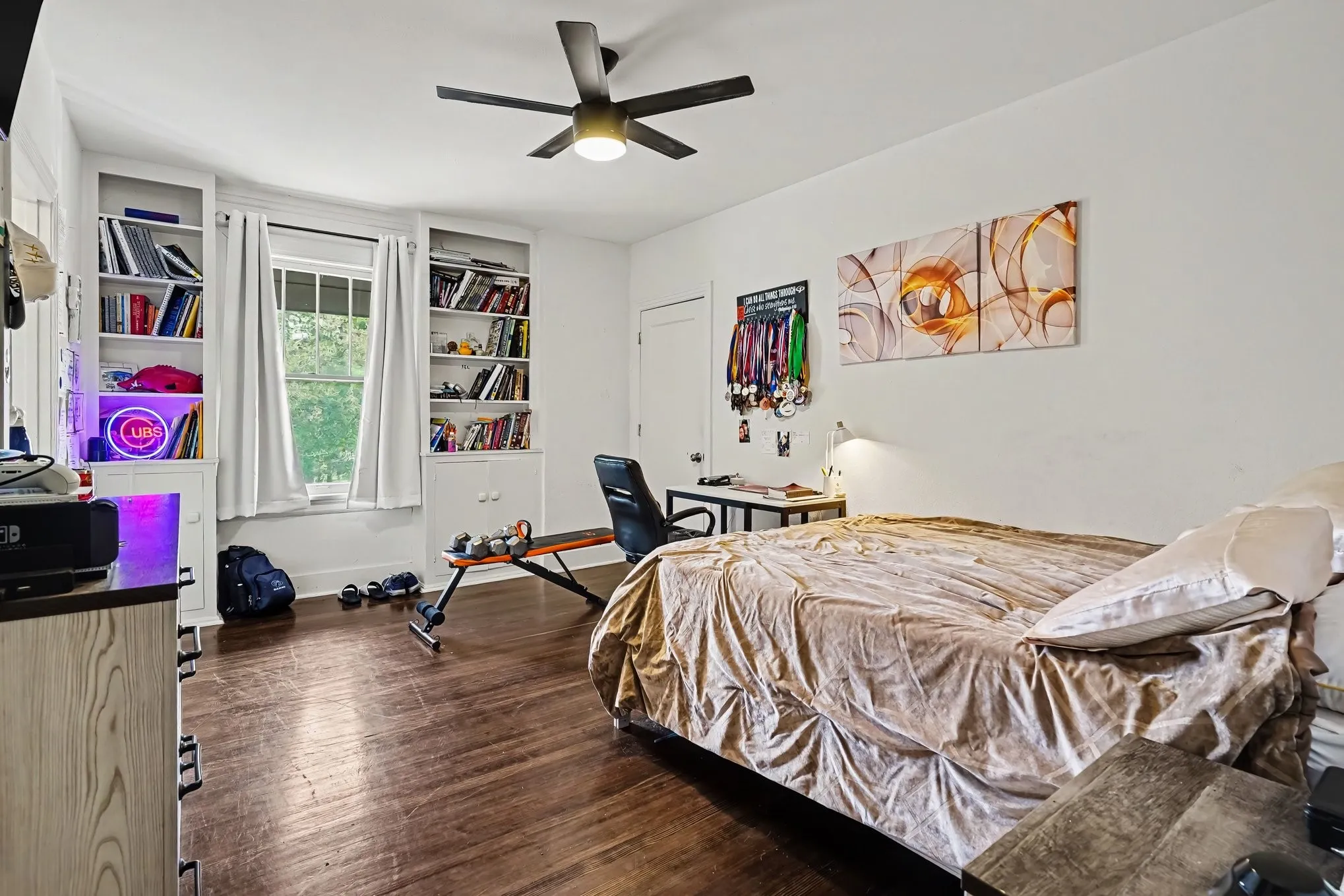 Single Family Residence For Sale in Tarrant County , 2532 6th Avenue, Fort Worth, Texas 76110, 3 Bedroom, 4 Bathroom, Garage spaces, 3,074 Sqft, built in 1924, mls#21386193, Real Estate Agent in Fort Worth, Homes For Sale in Tarrant county, Homes For Sale in Fort Worth, Realtor in Fort Worth Texas, Real Estate Brokerage Independent Realty Texas, Luminita Cordes Realtor