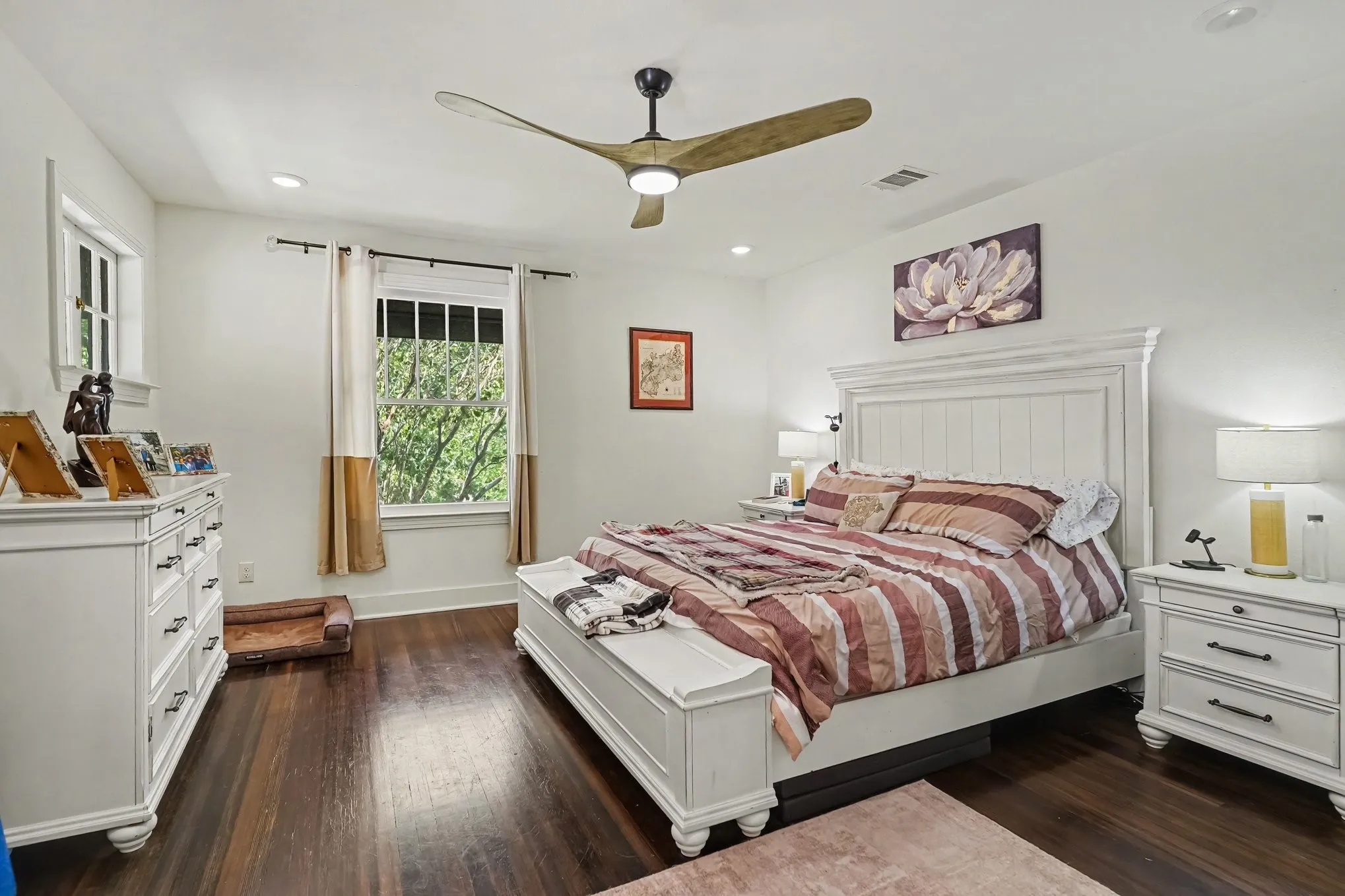 Single Family Residence For Sale in Tarrant County , 2532 6th Avenue, Fort Worth, Texas 76110, 3 Bedroom, 4 Bathroom, Garage spaces, 3,074 Sqft, built in 1924, mls#21386193, Real Estate Agent in Fort Worth, Homes For Sale in Tarrant county, Homes For Sale in Fort Worth, Realtor in Fort Worth Texas, Real Estate Brokerage Independent Realty Texas, Luminita Cordes Realtor