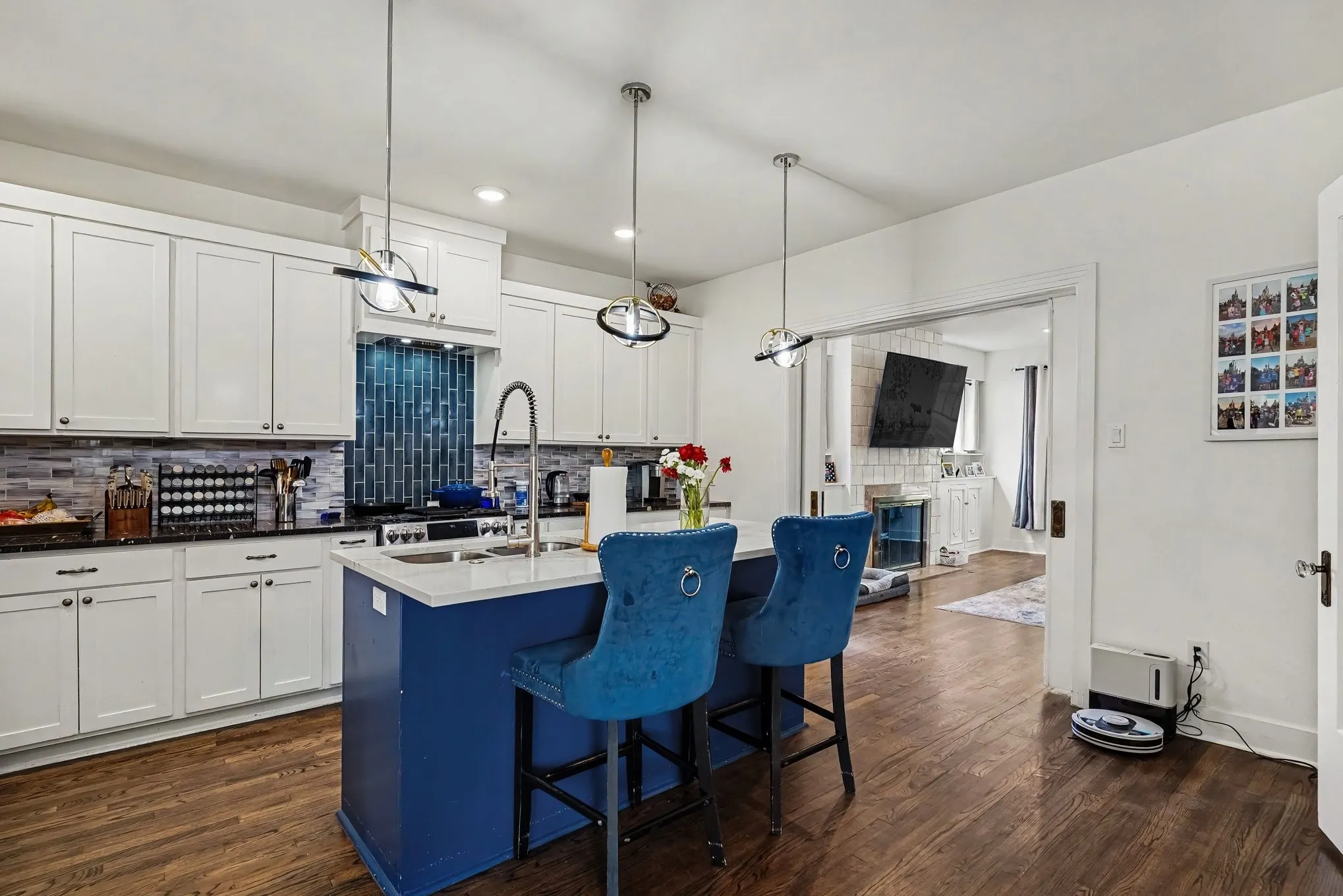 Single Family Residence For Sale in Tarrant County , 2532 6th Avenue, Fort Worth, Texas 76110, 3 Bedroom, 4 Bathroom, Garage spaces, 3,074 Sqft, built in 1924, mls#21386193, Real Estate Agent in Fort Worth, Homes For Sale in Tarrant county, Homes For Sale in Fort Worth, Realtor in Fort Worth Texas, Real Estate Brokerage Independent Realty Texas, Luminita Cordes Realtor