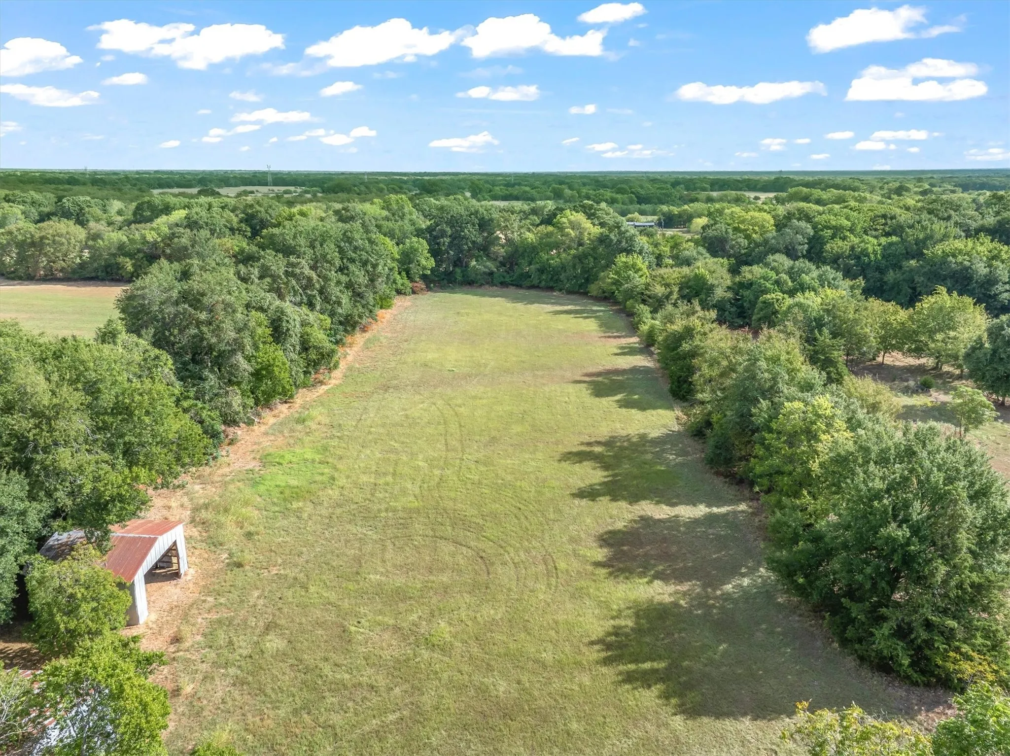 Single Family Residence For Sale in Hunt County , 10861 County Road 2326, Terrell, Texas 75160, 3 Bedroom, 2 Bathroom, 3 Garage spaces, 1,835 Sqft, built in 1979, mls#21393574, Real Estate Agent in Terrell, Homes For Sale in Hunt county, Homes For Sale in Terrell, Realtor in Terrell Texas, Real Estate Brokerage Independent Realty Texas, Luminita Cordes Realtor