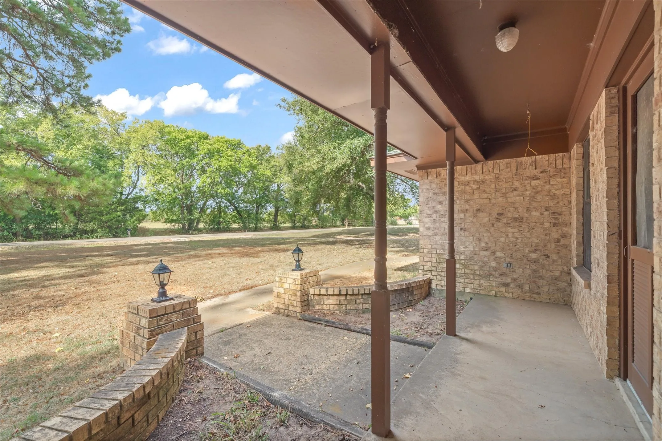 Single Family Residence For Sale in Hunt County , 10861 County Road 2326, Terrell, Texas 75160, 3 Bedroom, 2 Bathroom, 3 Garage spaces, 1,835 Sqft, built in 1979, mls#21393574, Real Estate Agent in Terrell, Homes For Sale in Hunt county, Homes For Sale in Terrell, Realtor in Terrell Texas, Real Estate Brokerage Independent Realty Texas, Luminita Cordes Realtor