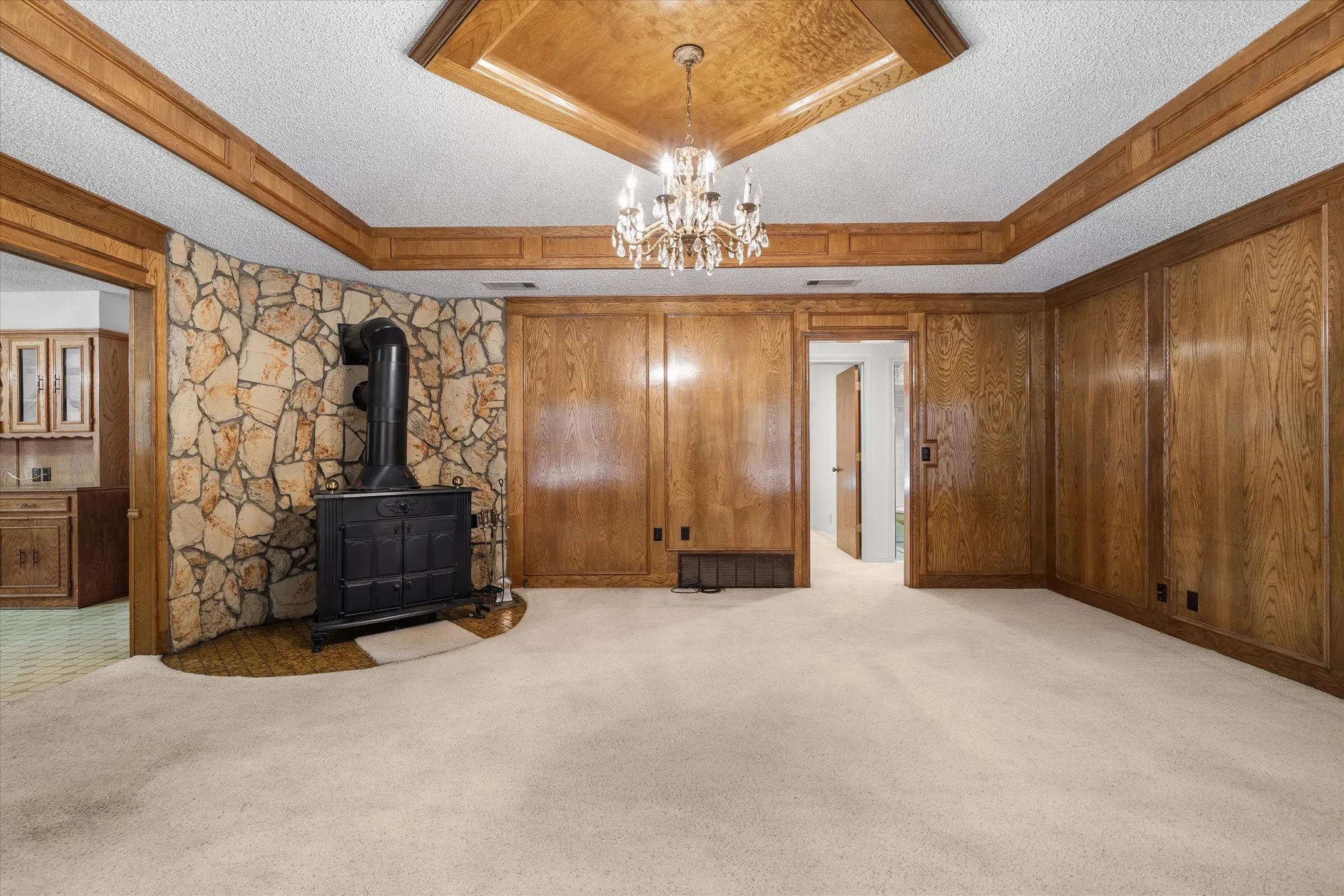 Single Family Residence For Sale in Hunt County , 10861 County Road 2326, Terrell, Texas 75160, 3 Bedroom, 2 Bathroom, 3 Garage spaces, 1,835 Sqft, built in 1979, mls#21393574, Real Estate Agent in Terrell, Homes For Sale in Hunt county, Homes For Sale in Terrell, Realtor in Terrell Texas, Real Estate Brokerage Independent Realty Texas, Luminita Cordes Realtor