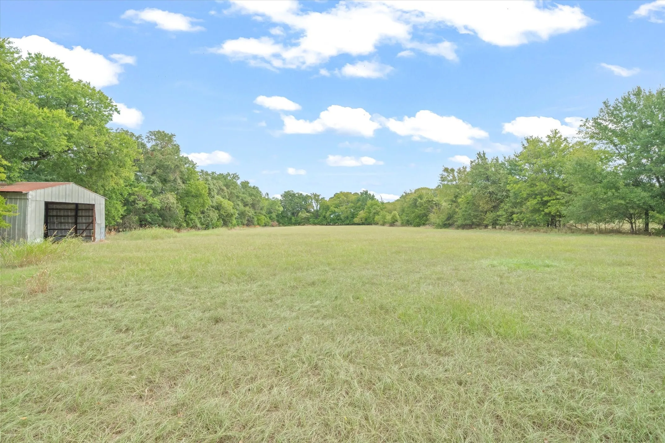 Single Family Residence For Sale in Hunt County , 10861 County Road 2326, Terrell, Texas 75160, 3 Bedroom, 2 Bathroom, 3 Garage spaces, 1,835 Sqft, built in 1979, mls#21393574, Real Estate Agent in Terrell, Homes For Sale in Hunt county, Homes For Sale in Terrell, Realtor in Terrell Texas, Real Estate Brokerage Independent Realty Texas, Luminita Cordes Realtor