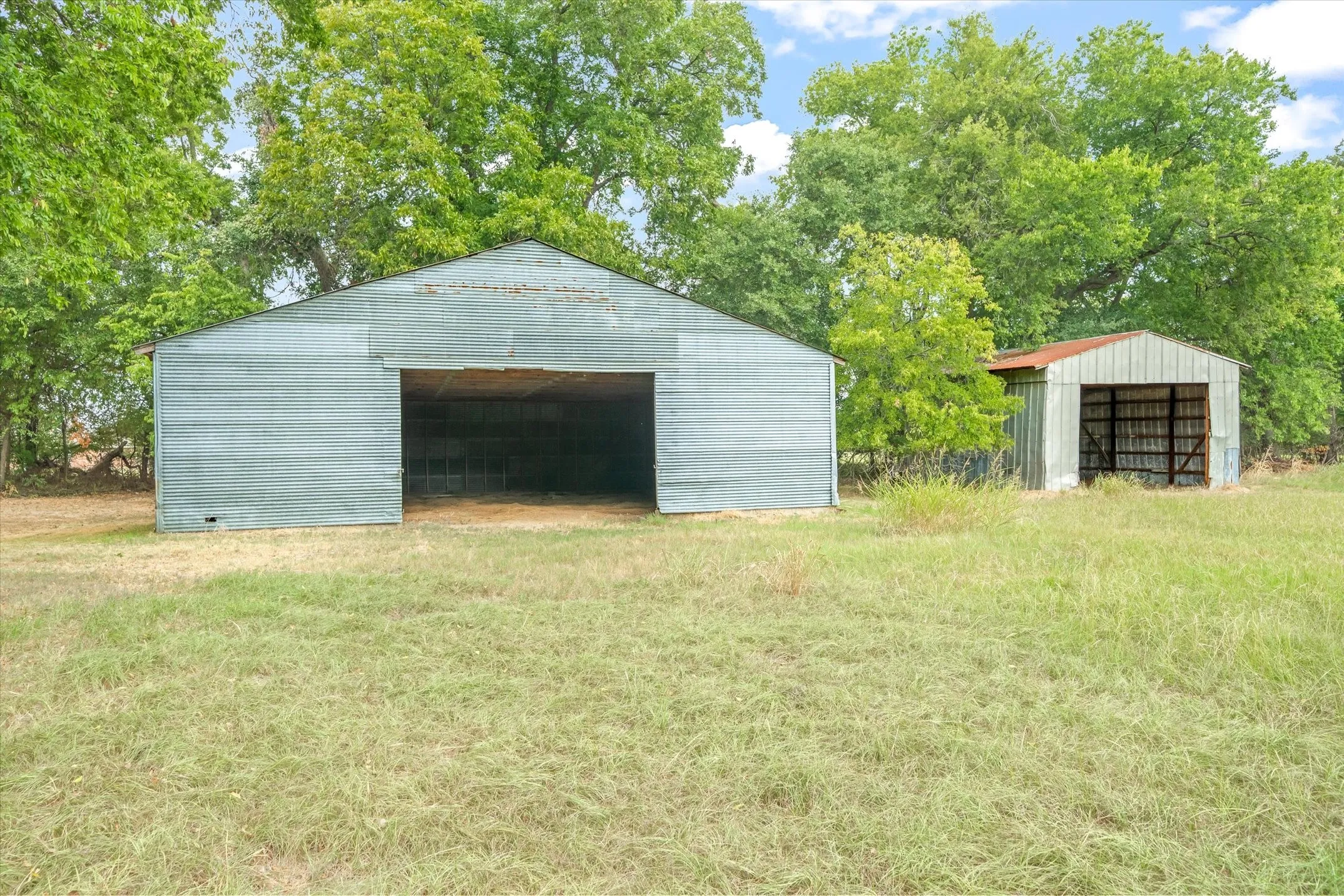 Single Family Residence For Sale in Hunt County , 10861 County Road 2326, Terrell, Texas 75160, 3 Bedroom, 2 Bathroom, 3 Garage spaces, 1,835 Sqft, built in 1979, mls#21393574, Real Estate Agent in Terrell, Homes For Sale in Hunt county, Homes For Sale in Terrell, Realtor in Terrell Texas, Real Estate Brokerage Independent Realty Texas, Luminita Cordes Realtor