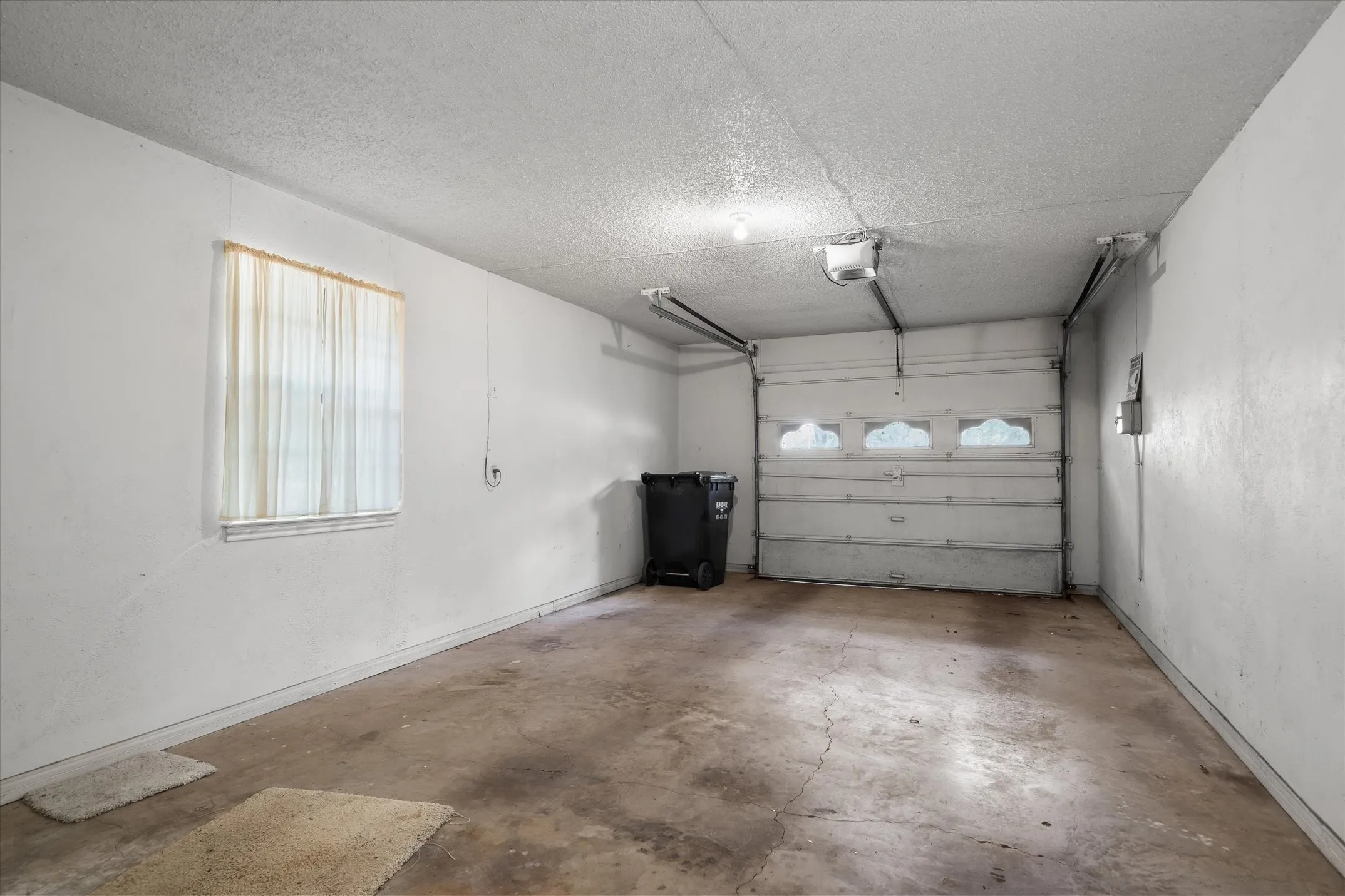 Single Family Residence For Sale in Hunt County , 10861 County Road 2326, Terrell, Texas 75160, 3 Bedroom, 2 Bathroom, 3 Garage spaces, 1,835 Sqft, built in 1979, mls#21393574, Real Estate Agent in Terrell, Homes For Sale in Hunt county, Homes For Sale in Terrell, Realtor in Terrell Texas, Real Estate Brokerage Independent Realty Texas, Luminita Cordes Realtor