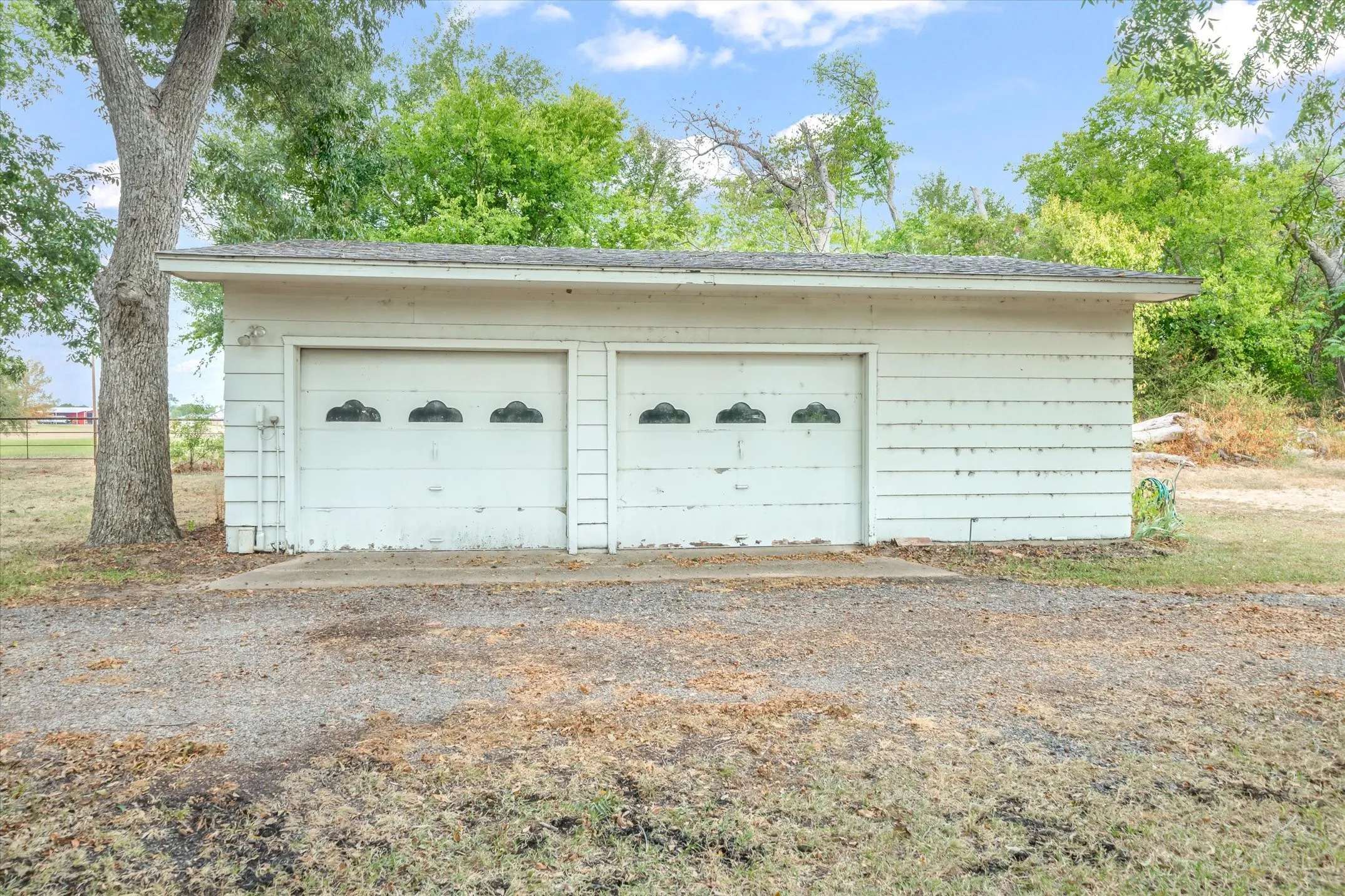 Single Family Residence For Sale in Hunt County , 10861 County Road 2326, Terrell, Texas 75160, 3 Bedroom, 2 Bathroom, 3 Garage spaces, 1,835 Sqft, built in 1979, mls#21393574, Real Estate Agent in Terrell, Homes For Sale in Hunt county, Homes For Sale in Terrell, Realtor in Terrell Texas, Real Estate Brokerage Independent Realty Texas, Luminita Cordes Realtor