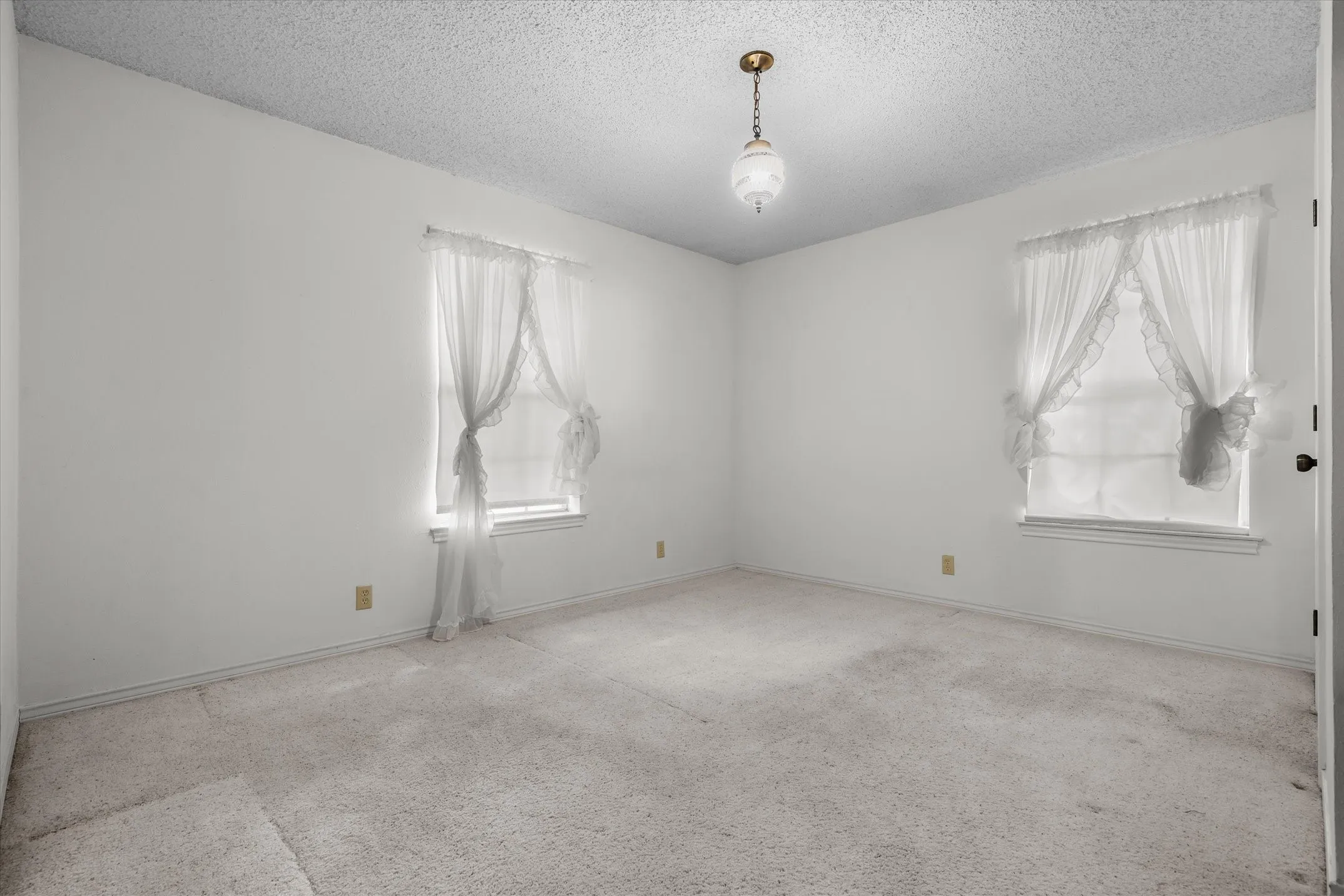 Single Family Residence For Sale in Hunt County , 10861 County Road 2326, Terrell, Texas 75160, 3 Bedroom, 2 Bathroom, 3 Garage spaces, 1,835 Sqft, built in 1979, mls#21393574, Real Estate Agent in Terrell, Homes For Sale in Hunt county, Homes For Sale in Terrell, Realtor in Terrell Texas, Real Estate Brokerage Independent Realty Texas, Luminita Cordes Realtor
