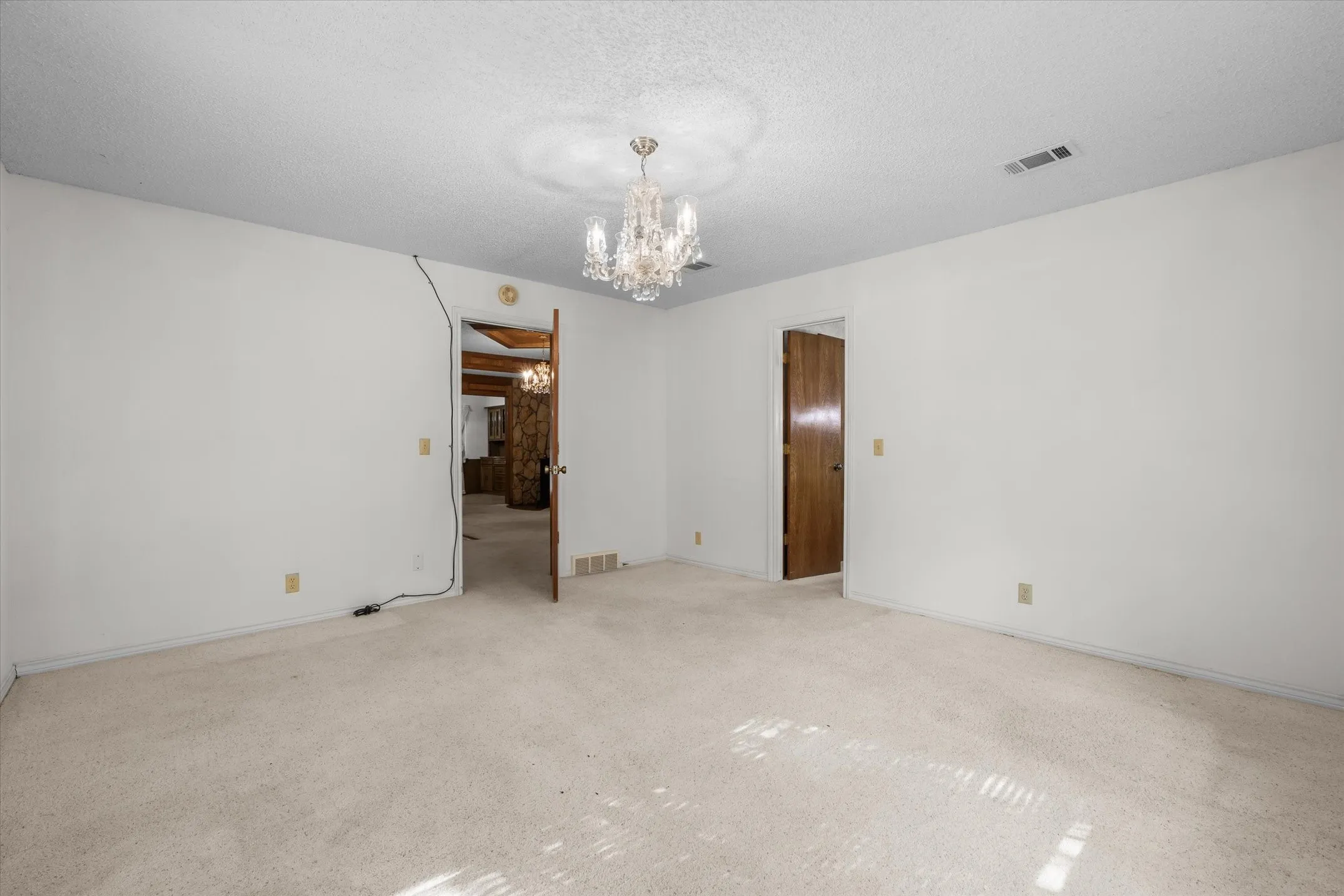 Single Family Residence For Sale in Hunt County , 10861 County Road 2326, Terrell, Texas 75160, 3 Bedroom, 2 Bathroom, 3 Garage spaces, 1,835 Sqft, built in 1979, mls#21393574, Real Estate Agent in Terrell, Homes For Sale in Hunt county, Homes For Sale in Terrell, Realtor in Terrell Texas, Real Estate Brokerage Independent Realty Texas, Luminita Cordes Realtor