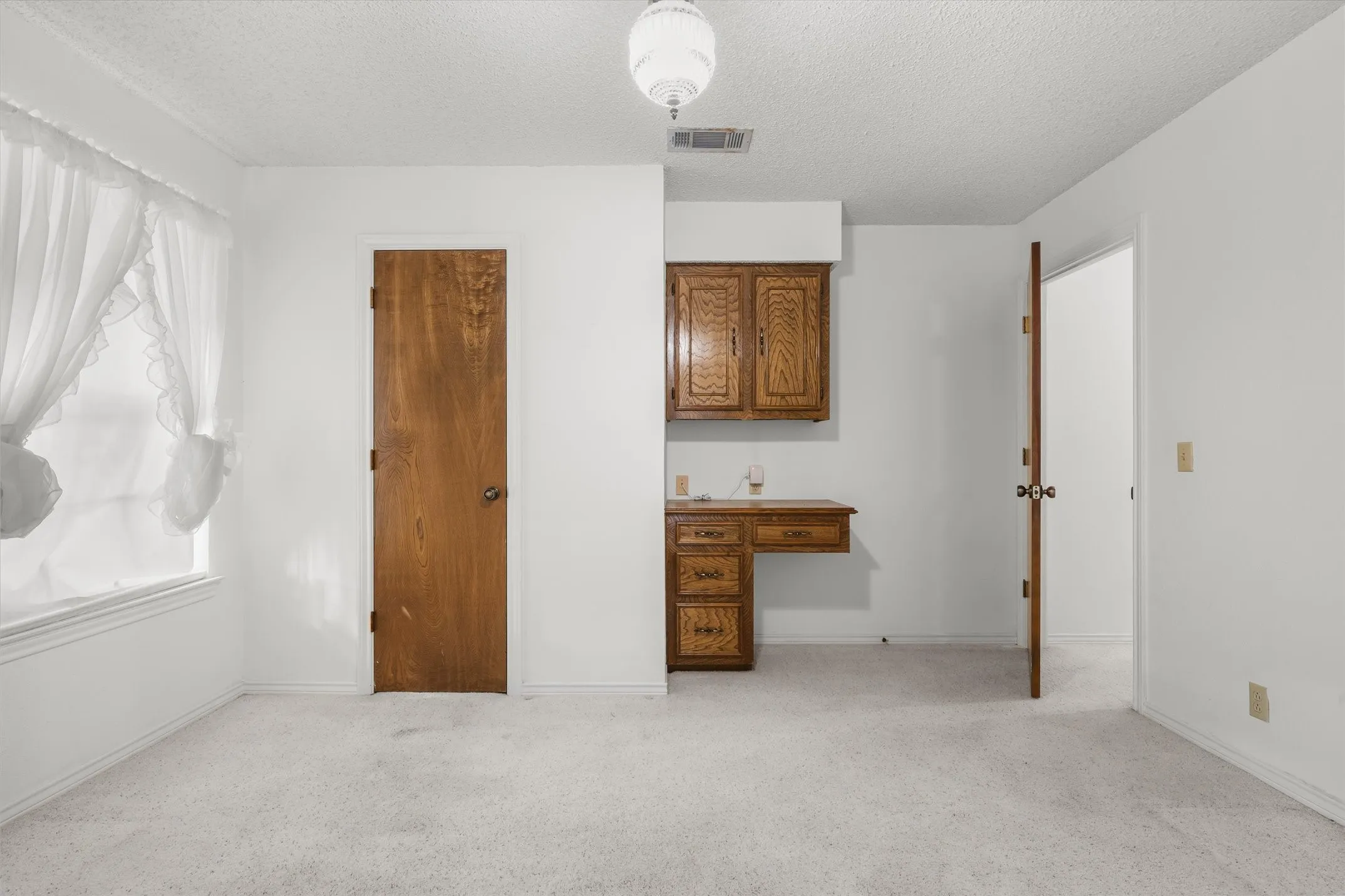 Single Family Residence For Sale in Hunt County , 10861 County Road 2326, Terrell, Texas 75160, 3 Bedroom, 2 Bathroom, 3 Garage spaces, 1,835 Sqft, built in 1979, mls#21393574, Real Estate Agent in Terrell, Homes For Sale in Hunt county, Homes For Sale in Terrell, Realtor in Terrell Texas, Real Estate Brokerage Independent Realty Texas, Luminita Cordes Realtor
