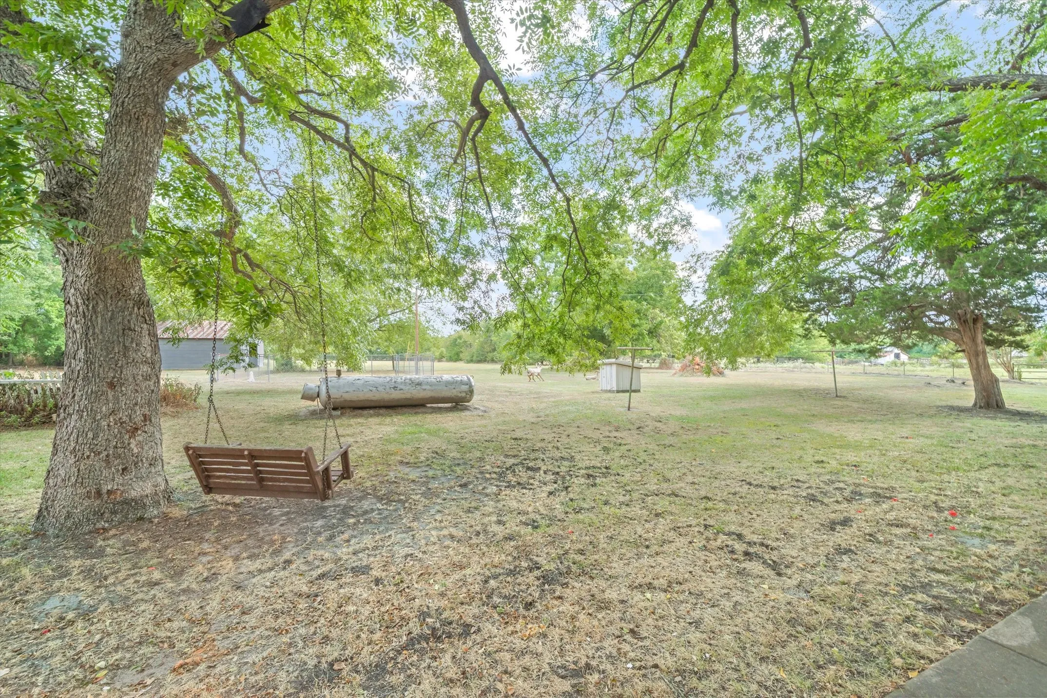 Single Family Residence For Sale in Hunt County , 10861 County Road 2326, Terrell, Texas 75160, 3 Bedroom, 2 Bathroom, 3 Garage spaces, 1,835 Sqft, built in 1979, mls#21393574, Real Estate Agent in Terrell, Homes For Sale in Hunt county, Homes For Sale in Terrell, Realtor in Terrell Texas, Real Estate Brokerage Independent Realty Texas, Luminita Cordes Realtor