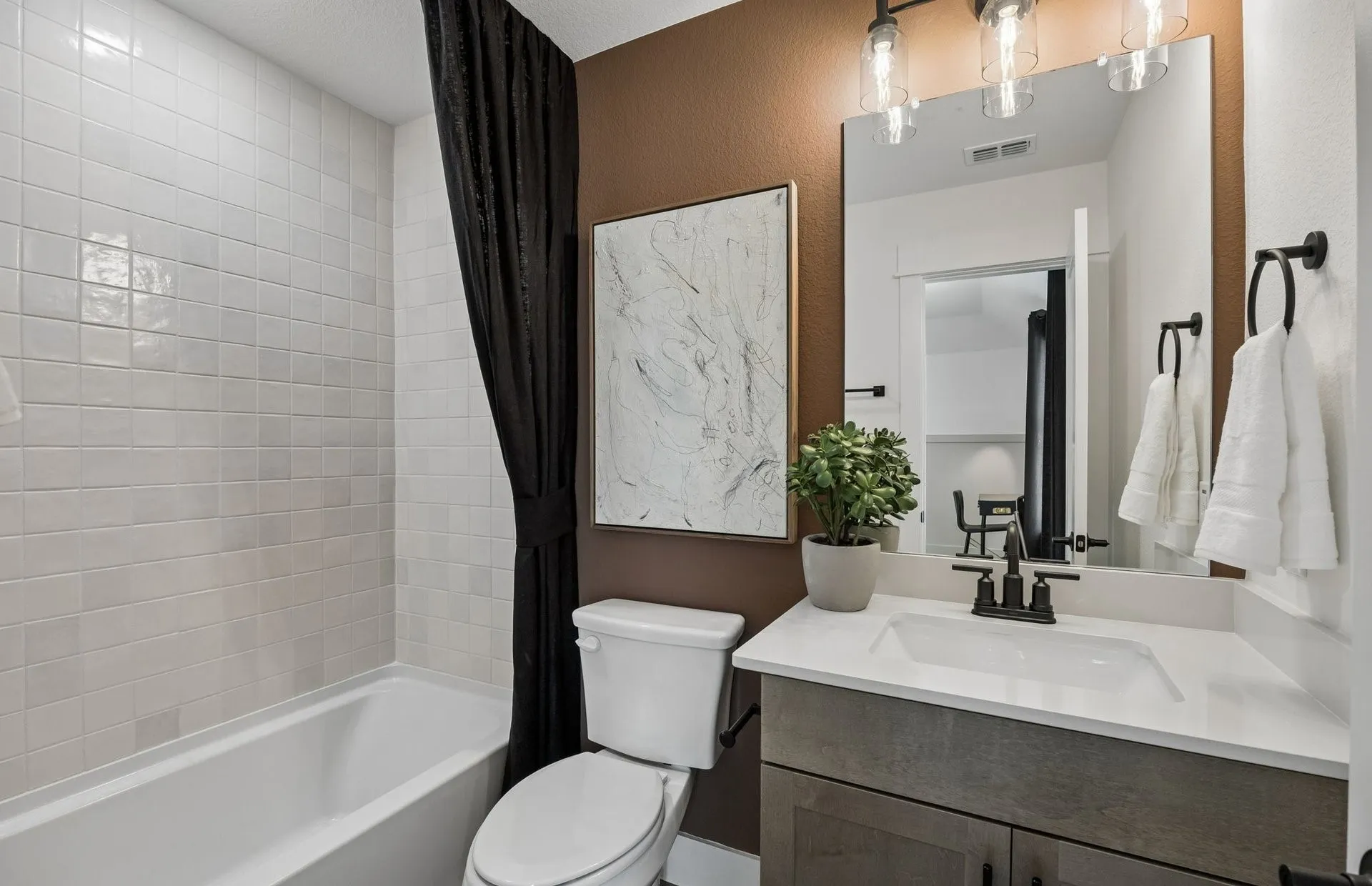 *Model Representation - Spacious secondary bathroom