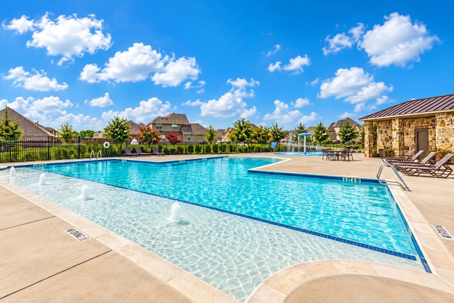 Single Family Residence For Sale in Rockwall County , 1013 Ember Crest Drive, Rockwall, Texas 75087, 5 Bedroom, 5 Bathroom, 3 Garage spaces, 3,691 Sqft, built in 2014, mls#21393625, Real Estate Agent in Rockwall, Homes For Sale in Rockwall county, Homes For Sale in Rockwall, Realtor in Rockwall Texas, Real Estate Brokerage Independent Realty Texas, Luminita Cordes Realtor