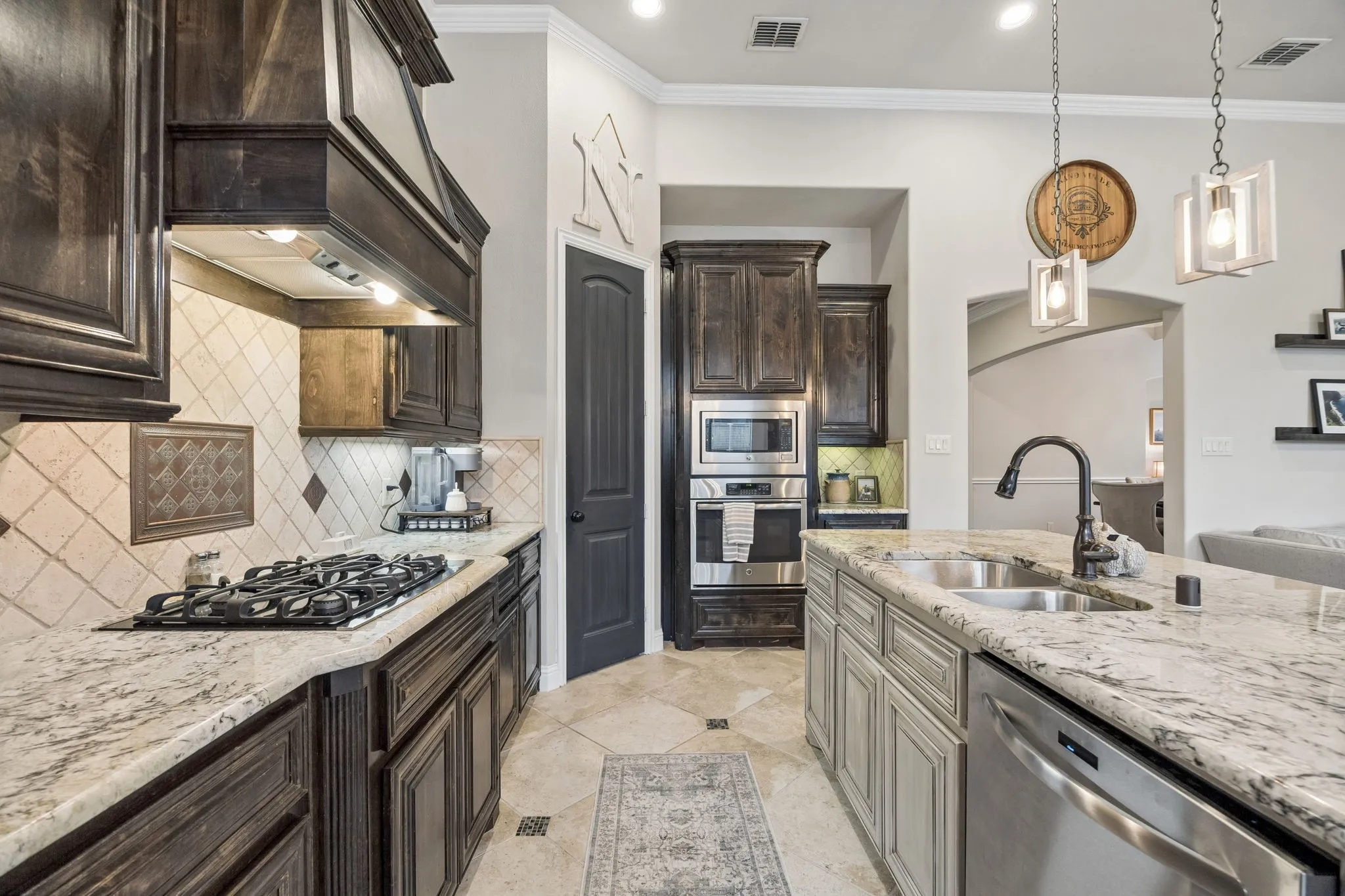 Single Family Residence For Sale in Rockwall County , 1013 Ember Crest Drive, Rockwall, Texas 75087, 5 Bedroom, 5 Bathroom, 3 Garage spaces, 3,691 Sqft, built in 2014, mls#21393625, Real Estate Agent in Rockwall, Homes For Sale in Rockwall county, Homes For Sale in Rockwall, Realtor in Rockwall Texas, Real Estate Brokerage Independent Realty Texas, Luminita Cordes Realtor