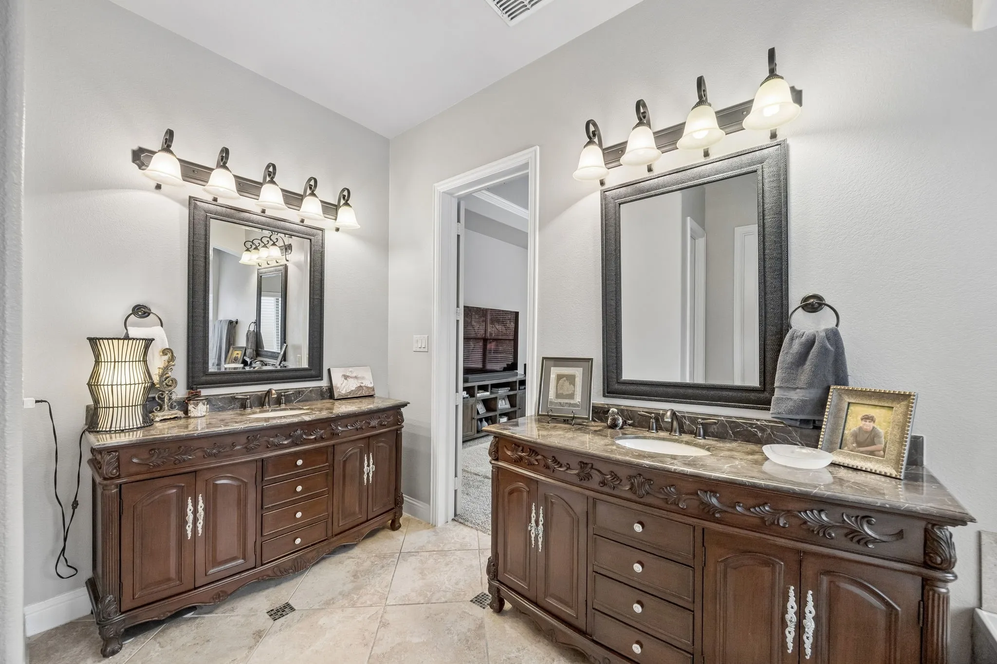 Single Family Residence For Sale in Rockwall County , 1013 Ember Crest Drive, Rockwall, Texas 75087, 5 Bedroom, 5 Bathroom, 3 Garage spaces, 3,691 Sqft, built in 2014, mls#21393625, Real Estate Agent in Rockwall, Homes For Sale in Rockwall county, Homes For Sale in Rockwall, Realtor in Rockwall Texas, Real Estate Brokerage Independent Realty Texas, Luminita Cordes Realtor