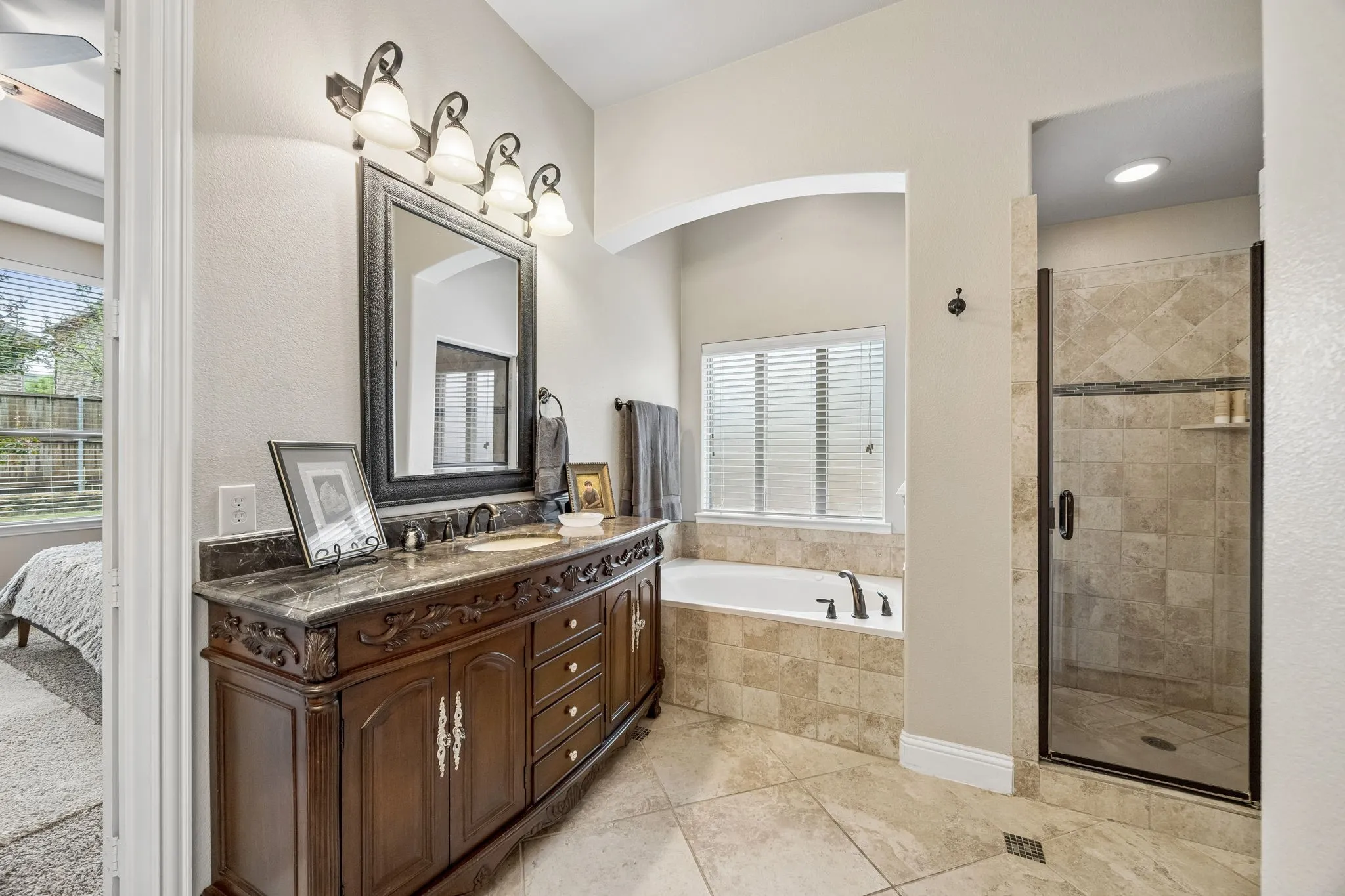 Single Family Residence For Sale in Rockwall County , 1013 Ember Crest Drive, Rockwall, Texas 75087, 5 Bedroom, 5 Bathroom, 3 Garage spaces, 3,691 Sqft, built in 2014, mls#21393625, Real Estate Agent in Rockwall, Homes For Sale in Rockwall county, Homes For Sale in Rockwall, Realtor in Rockwall Texas, Real Estate Brokerage Independent Realty Texas, Luminita Cordes Realtor