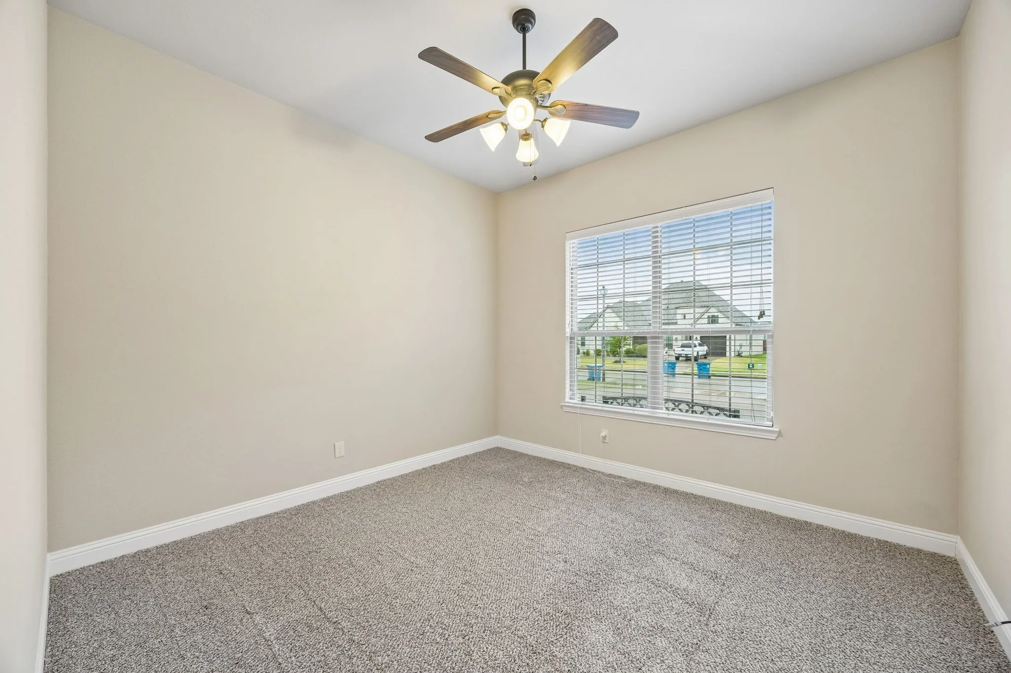 Single Family Residence For Sale in Rockwall County , 1013 Ember Crest Drive, Rockwall, Texas 75087, 5 Bedroom, 5 Bathroom, 3 Garage spaces, 3,691 Sqft, built in 2014, mls#21393625, Real Estate Agent in Rockwall, Homes For Sale in Rockwall county, Homes For Sale in Rockwall, Realtor in Rockwall Texas, Real Estate Brokerage Independent Realty Texas, Luminita Cordes Realtor