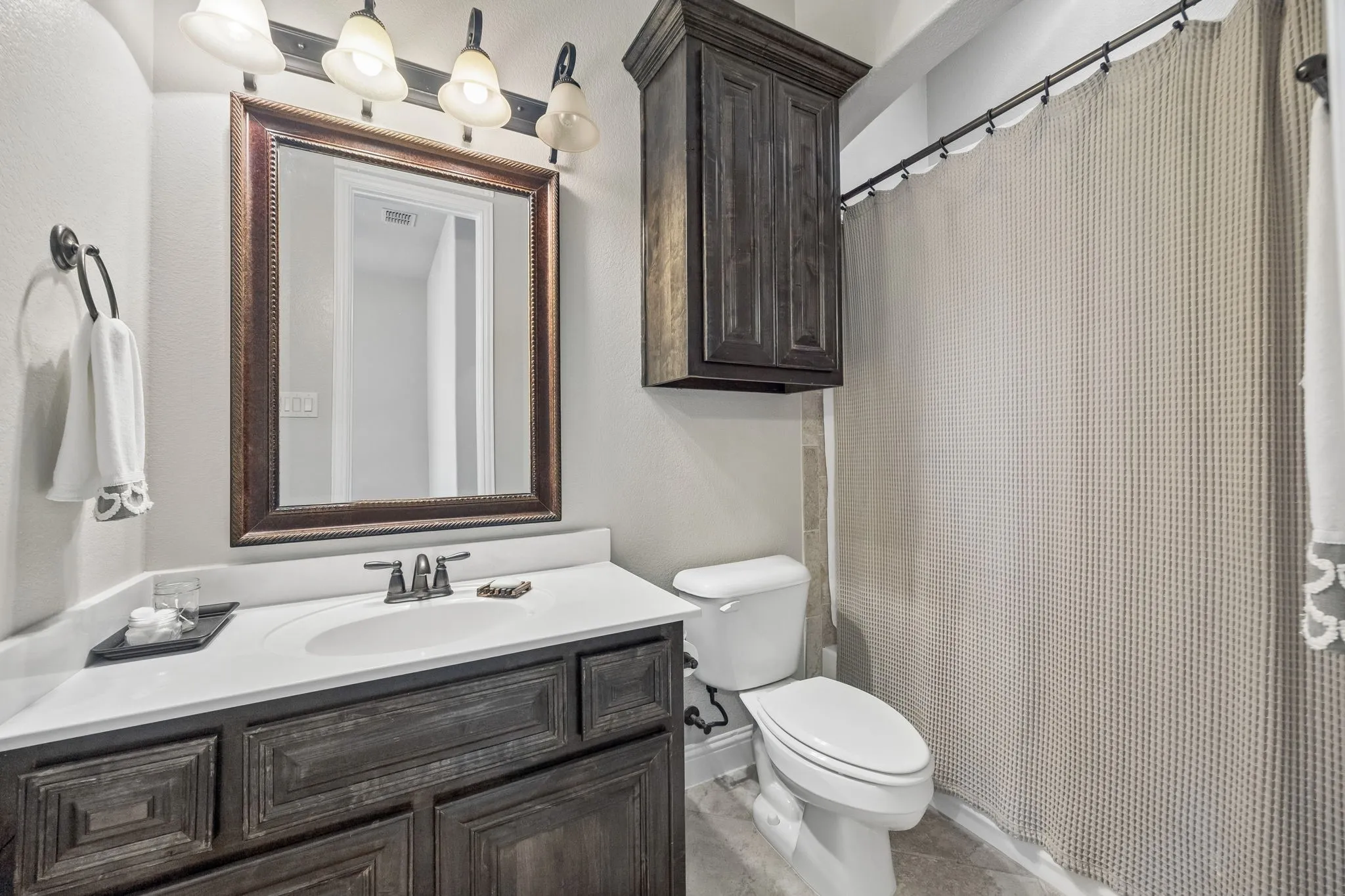 Single Family Residence For Sale in Rockwall County , 1013 Ember Crest Drive, Rockwall, Texas 75087, 5 Bedroom, 5 Bathroom, 3 Garage spaces, 3,691 Sqft, built in 2014, mls#21393625, Real Estate Agent in Rockwall, Homes For Sale in Rockwall county, Homes For Sale in Rockwall, Realtor in Rockwall Texas, Real Estate Brokerage Independent Realty Texas, Luminita Cordes Realtor