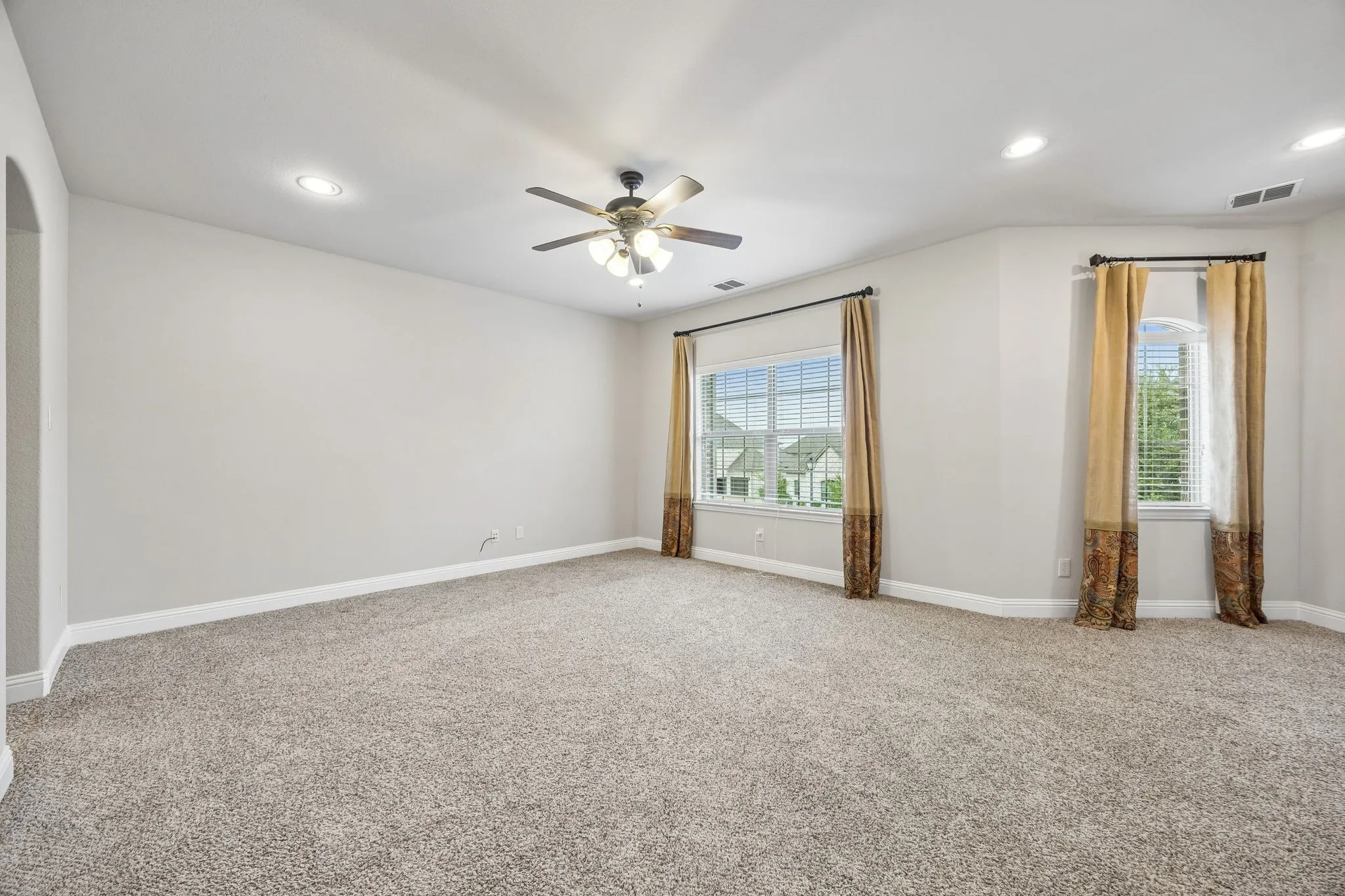 Single Family Residence For Sale in Rockwall County , 1013 Ember Crest Drive, Rockwall, Texas 75087, 5 Bedroom, 5 Bathroom, 3 Garage spaces, 3,691 Sqft, built in 2014, mls#21393625, Real Estate Agent in Rockwall, Homes For Sale in Rockwall county, Homes For Sale in Rockwall, Realtor in Rockwall Texas, Real Estate Brokerage Independent Realty Texas, Luminita Cordes Realtor