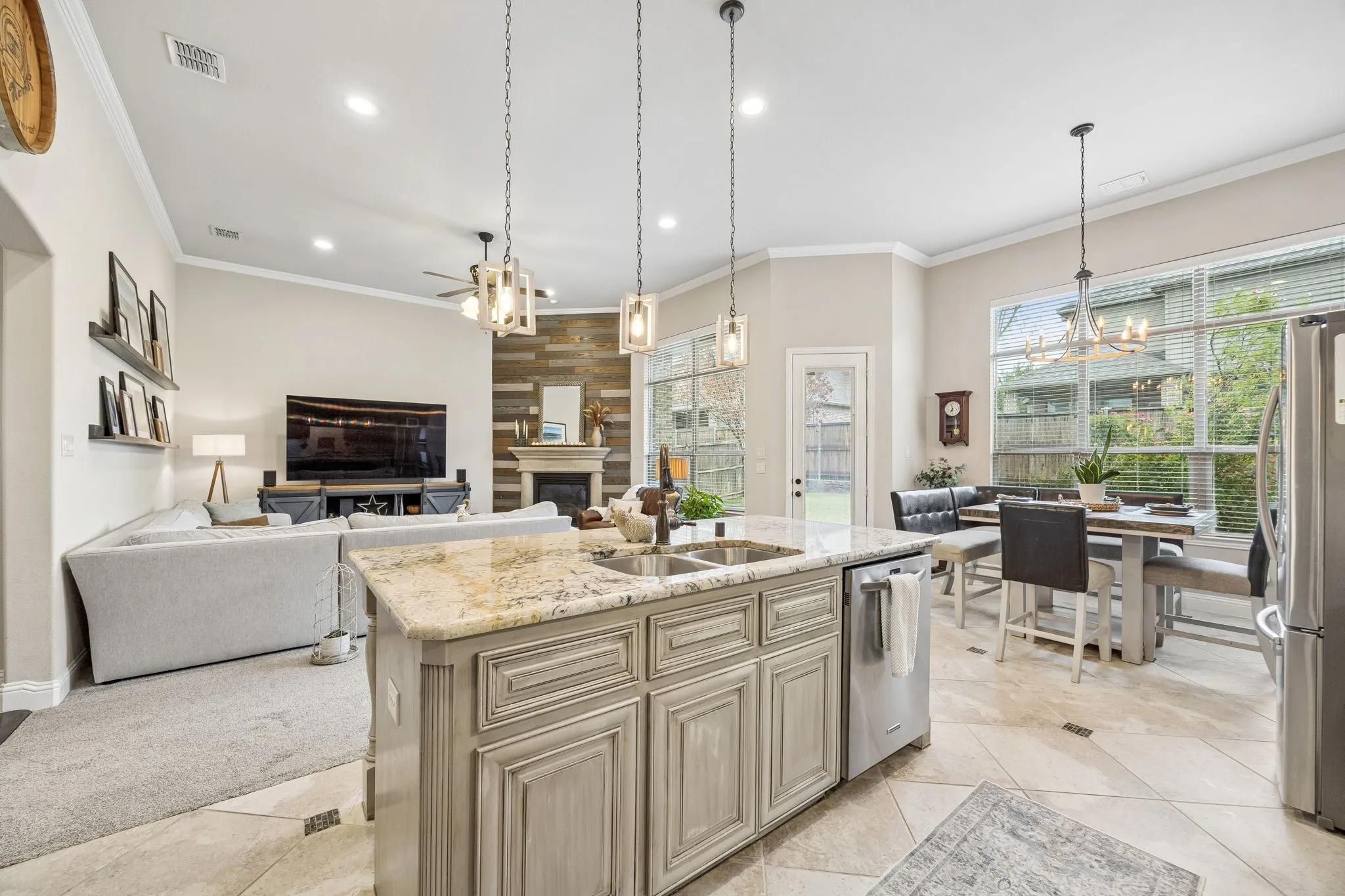 Single Family Residence For Sale in Rockwall County , 1013 Ember Crest Drive, Rockwall, Texas 75087, 5 Bedroom, 5 Bathroom, 3 Garage spaces, 3,691 Sqft, built in 2014, mls#21393625, Real Estate Agent in Rockwall, Homes For Sale in Rockwall county, Homes For Sale in Rockwall, Realtor in Rockwall Texas, Real Estate Brokerage Independent Realty Texas, Luminita Cordes Realtor