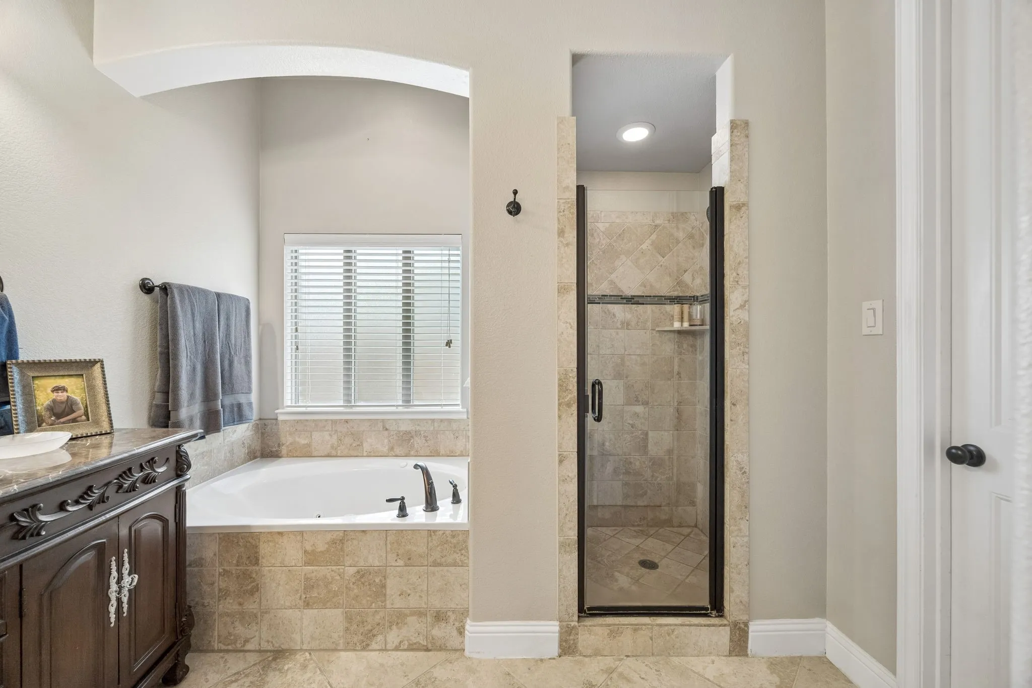 Single Family Residence For Sale in Rockwall County , 1013 Ember Crest Drive, Rockwall, Texas 75087, 5 Bedroom, 5 Bathroom, 3 Garage spaces, 3,691 Sqft, built in 2014, mls#21393625, Real Estate Agent in Rockwall, Homes For Sale in Rockwall county, Homes For Sale in Rockwall, Realtor in Rockwall Texas, Real Estate Brokerage Independent Realty Texas, Luminita Cordes Realtor