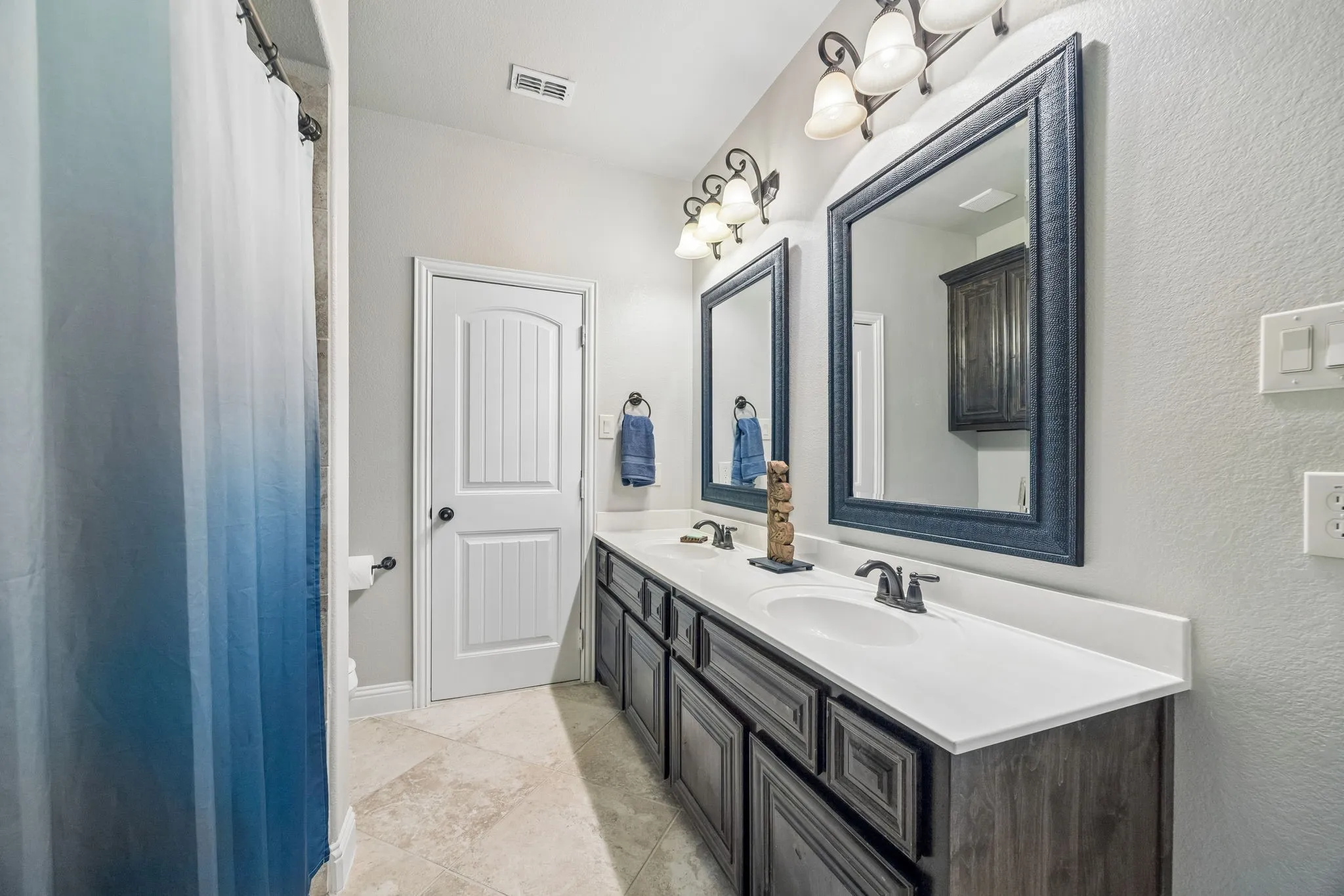 Single Family Residence For Sale in Rockwall County , 1013 Ember Crest Drive, Rockwall, Texas 75087, 5 Bedroom, 5 Bathroom, 3 Garage spaces, 3,691 Sqft, built in 2014, mls#21393625, Real Estate Agent in Rockwall, Homes For Sale in Rockwall county, Homes For Sale in Rockwall, Realtor in Rockwall Texas, Real Estate Brokerage Independent Realty Texas, Luminita Cordes Realtor