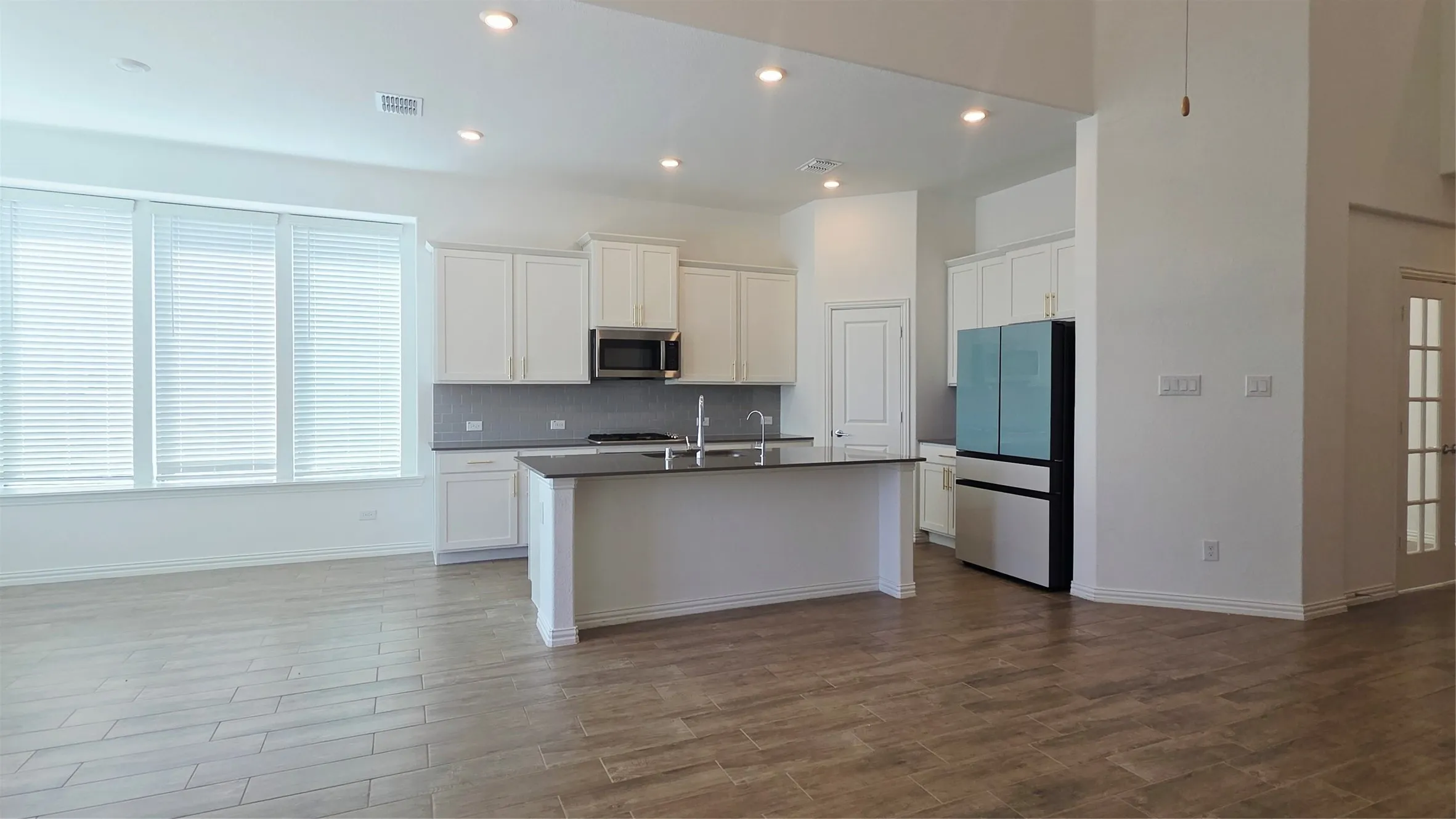 Single Family Residence For Rent in Collin County , 8104 Blue Heron Lane, Mc Kinney, Texas 75071, 4 Bedroom, 4 Bathroom, 2 Garage spaces, 3,106 Sqft, built in 2023, mls#21393751, Real Estate Agent in Mc Kinney, Homes For Rent in Collin county, Homes For Rent in Mc Kinney, Realtor in Mc Kinney Texas, Real Estate Brokerage Independent Realty Texas, Luminita Cordes Realtor