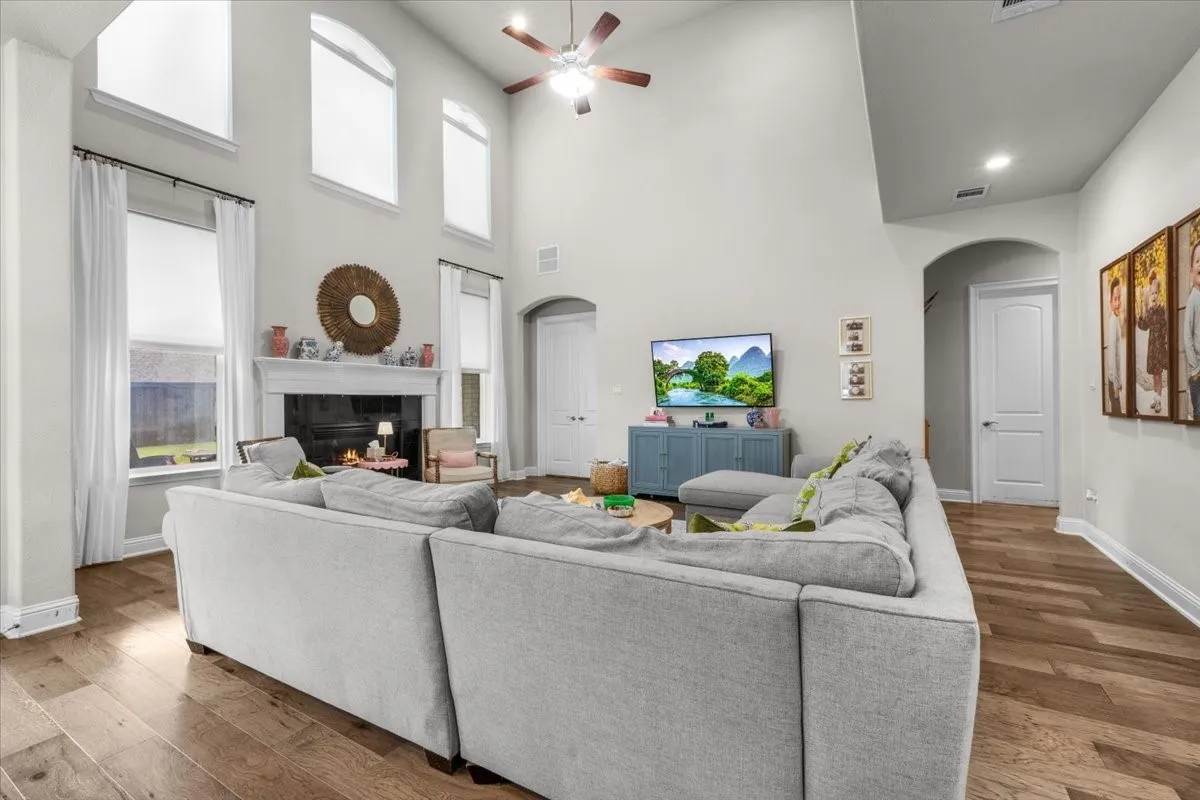 Single Family Residence For Sale in Parker County , 1725 Crested Ridge Road, Fort Worth, Texas 76008, 5 Bedroom, 4 Bathroom, 2 Garage spaces, 3,967 Sqft, built in 2018, mls#21393748, Real Estate Agent in Fort Worth, Homes For Sale in Parker county, Homes For Sale in Fort Worth, Realtor in Fort Worth Texas, Real Estate Brokerage Independent Realty Texas, Luminita Cordes Realtor
