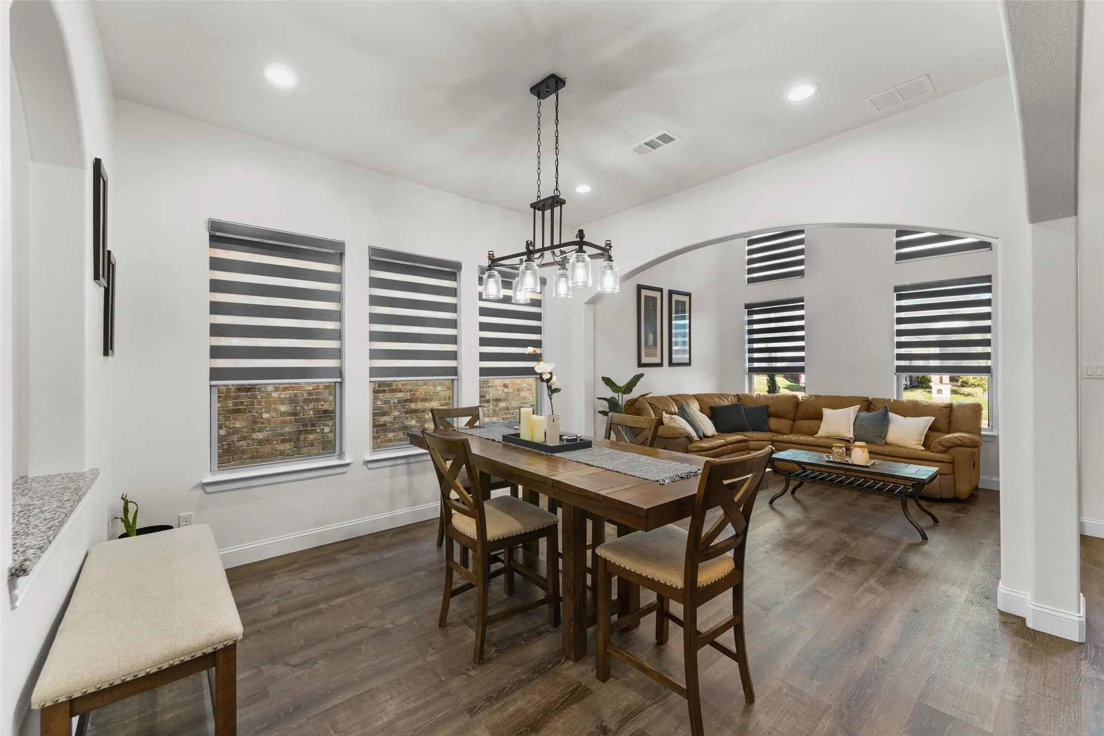 Single Family Residence For Rent in Ellis County , 1705 Prestwick Lane, Ennis, Texas 75119, 4 Bedroom, 4 Bathroom, 2 Garage spaces, 3,048 Sqft, built in 2021, mls#21393758, Real Estate Agent in Ennis, Homes For Rent in Ellis county, Homes For Rent in Ennis, Realtor in Ennis Texas, Real Estate Brokerage Independent Realty Texas, Luminita Cordes Realtor