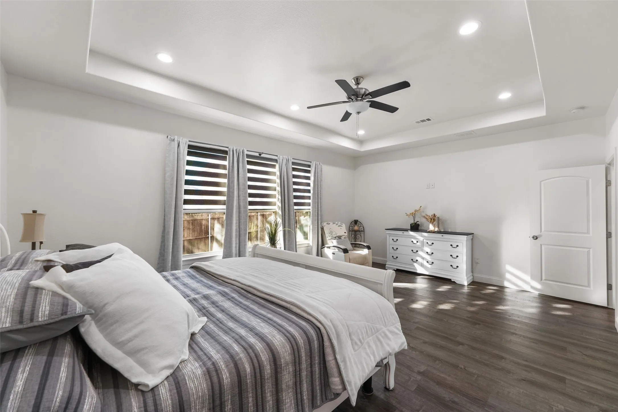 Single Family Residence For Rent in Ellis County , 1705 Prestwick Lane, Ennis, Texas 75119, 4 Bedroom, 4 Bathroom, 2 Garage spaces, 3,048 Sqft, built in 2021, mls#21393758, Real Estate Agent in Ennis, Homes For Rent in Ellis county, Homes For Rent in Ennis, Realtor in Ennis Texas, Real Estate Brokerage Independent Realty Texas, Luminita Cordes Realtor