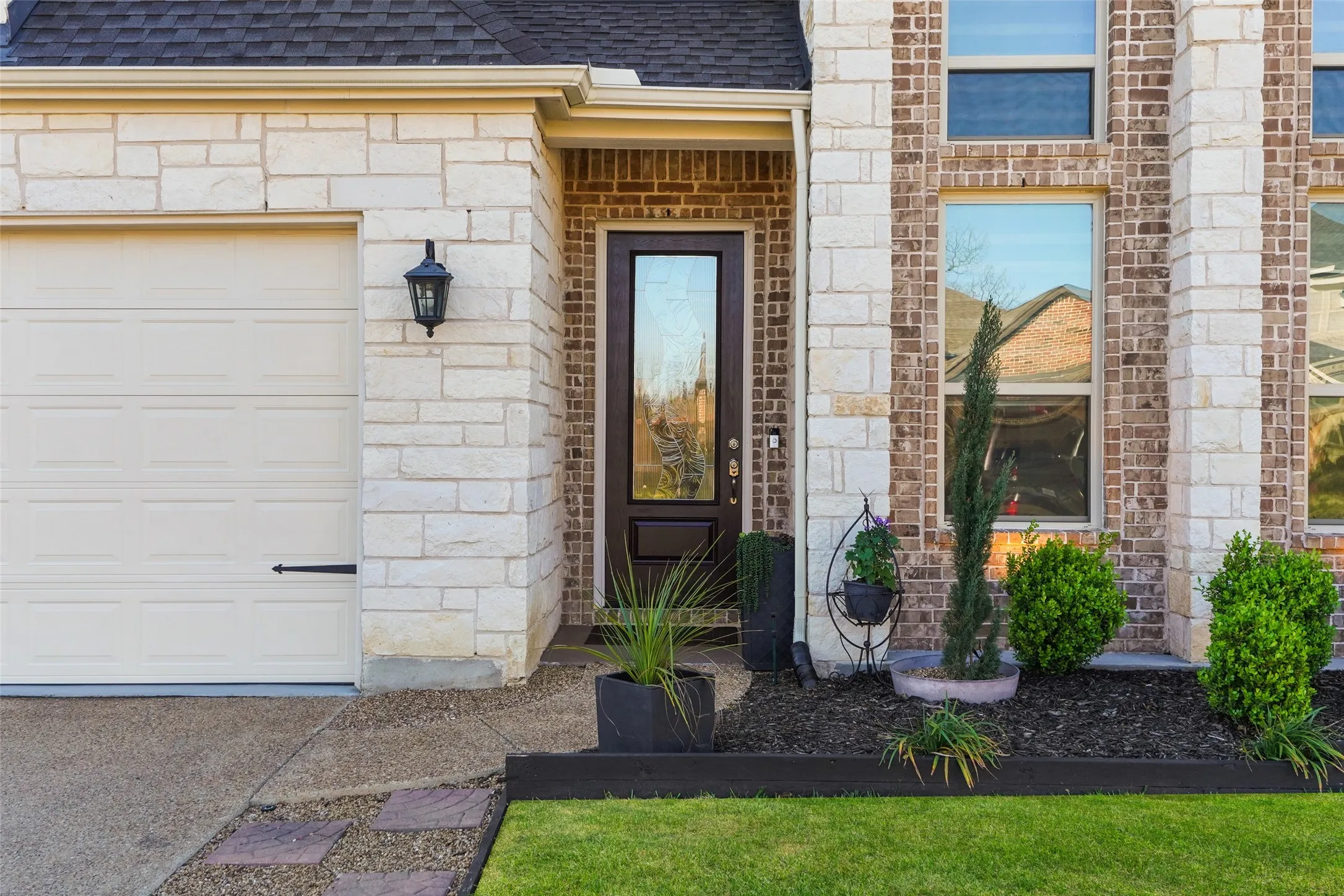 Single Family Residence For Rent in Ellis County , 1705 Prestwick Lane, Ennis, Texas 75119, 4 Bedroom, 4 Bathroom, 2 Garage spaces, 3,048 Sqft, built in 2021, mls#21393758, Real Estate Agent in Ennis, Homes For Rent in Ellis county, Homes For Rent in Ennis, Realtor in Ennis Texas, Real Estate Brokerage Independent Realty Texas, Luminita Cordes Realtor